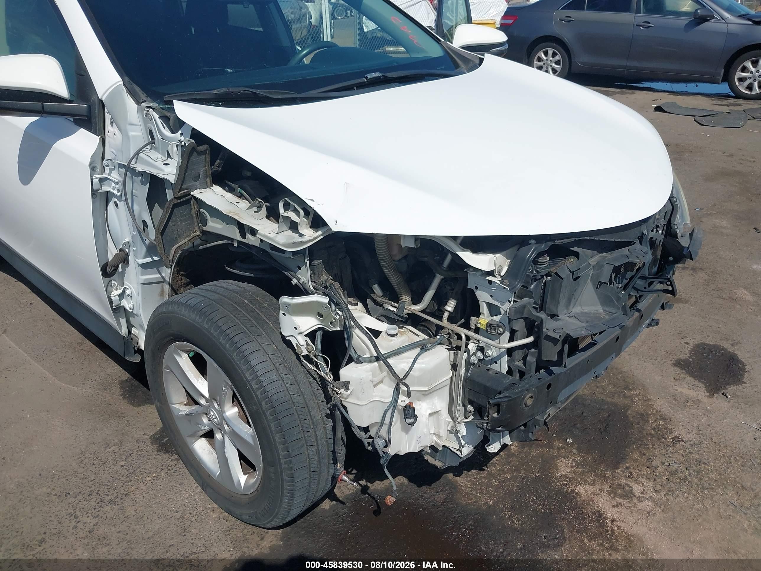 2013 Toyota Rav4 Xle White vin: JTMRFREV8DD031400
