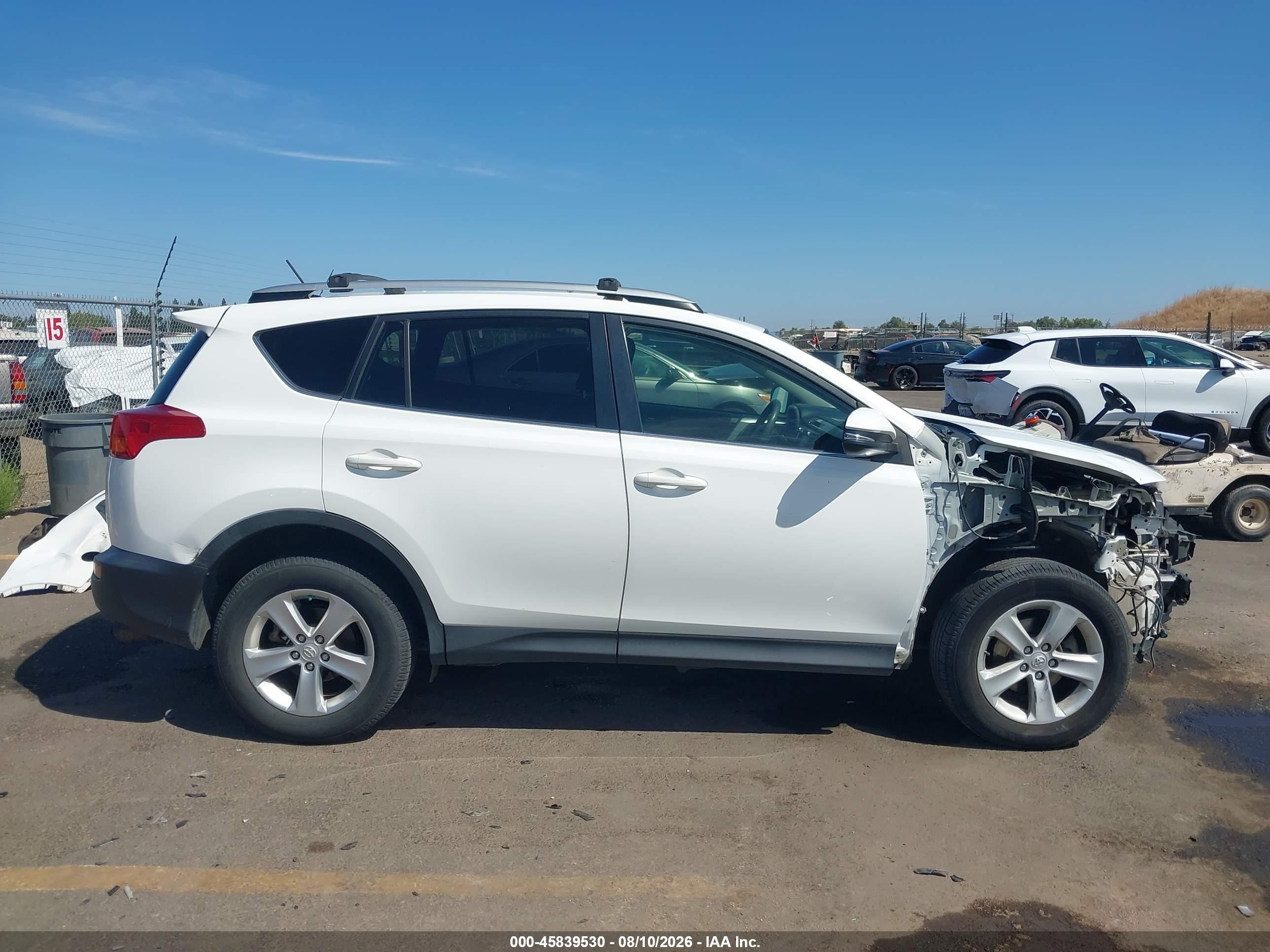 2013 Toyota Rav4 Xle White vin: JTMRFREV8DD031400