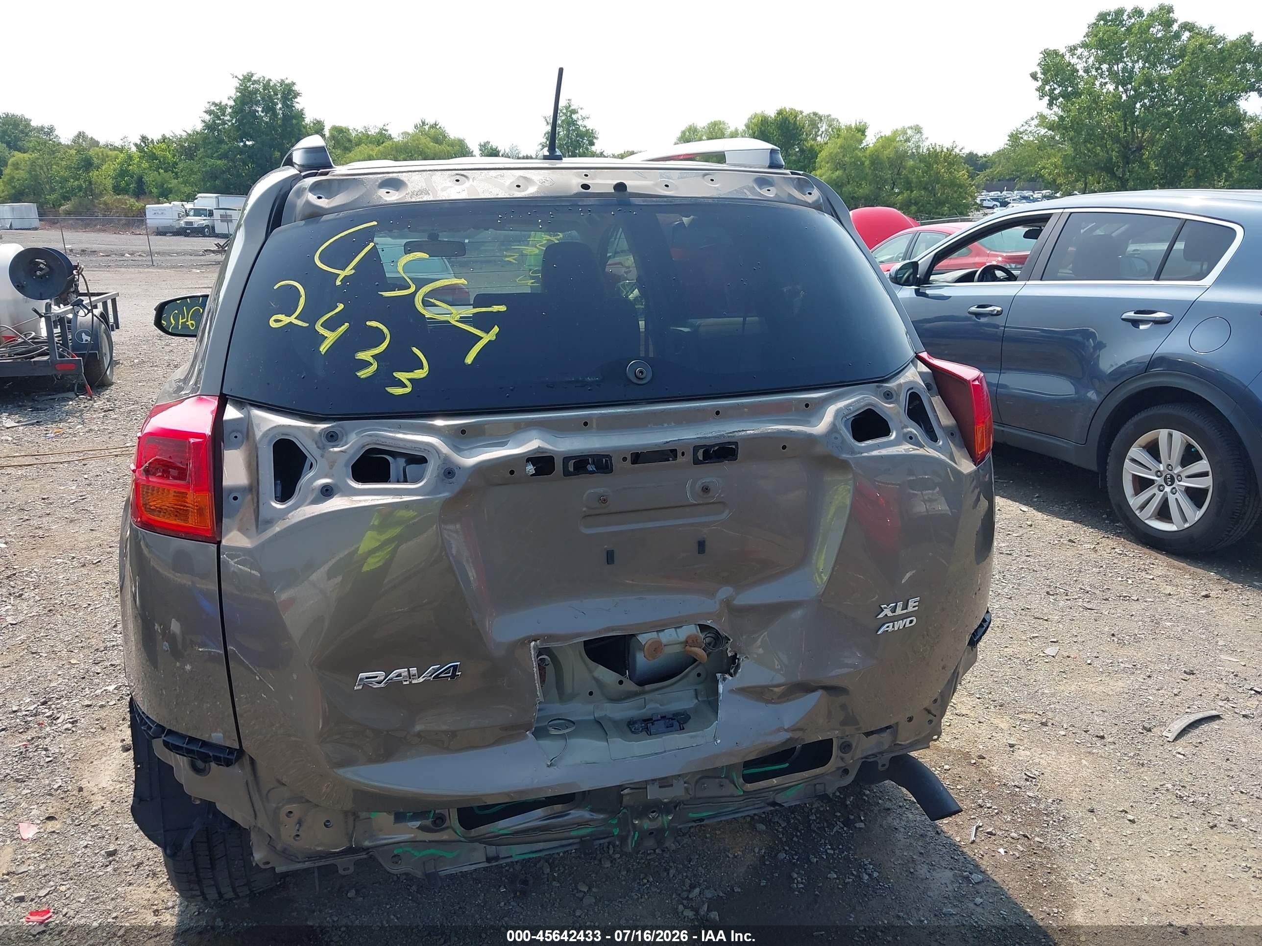 2013 Toyota Rav4 Xle Brown vin: JTMRFREV8DD035561
