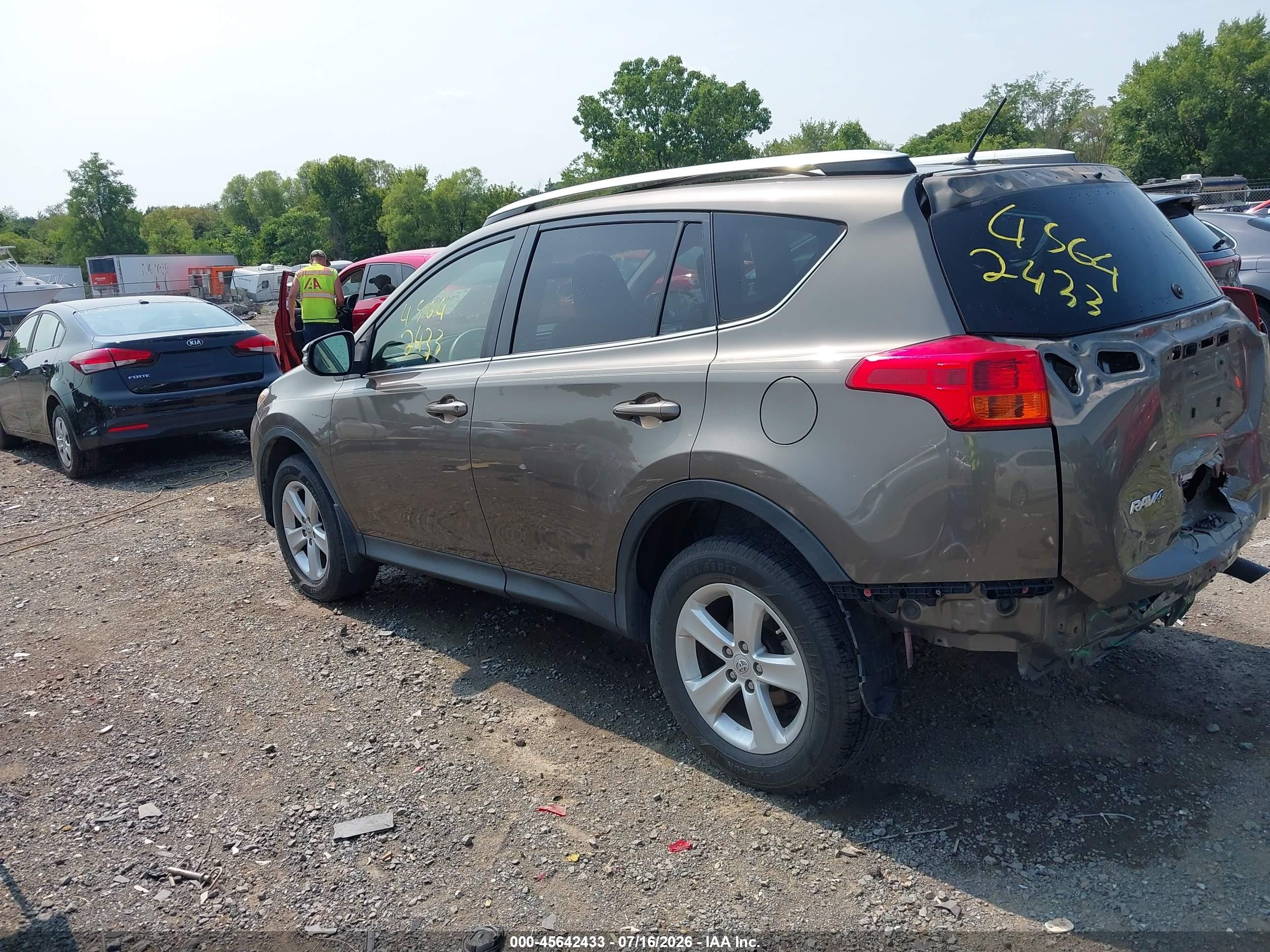 2013 Toyota Rav4 Xle Brown vin: JTMRFREV8DD035561