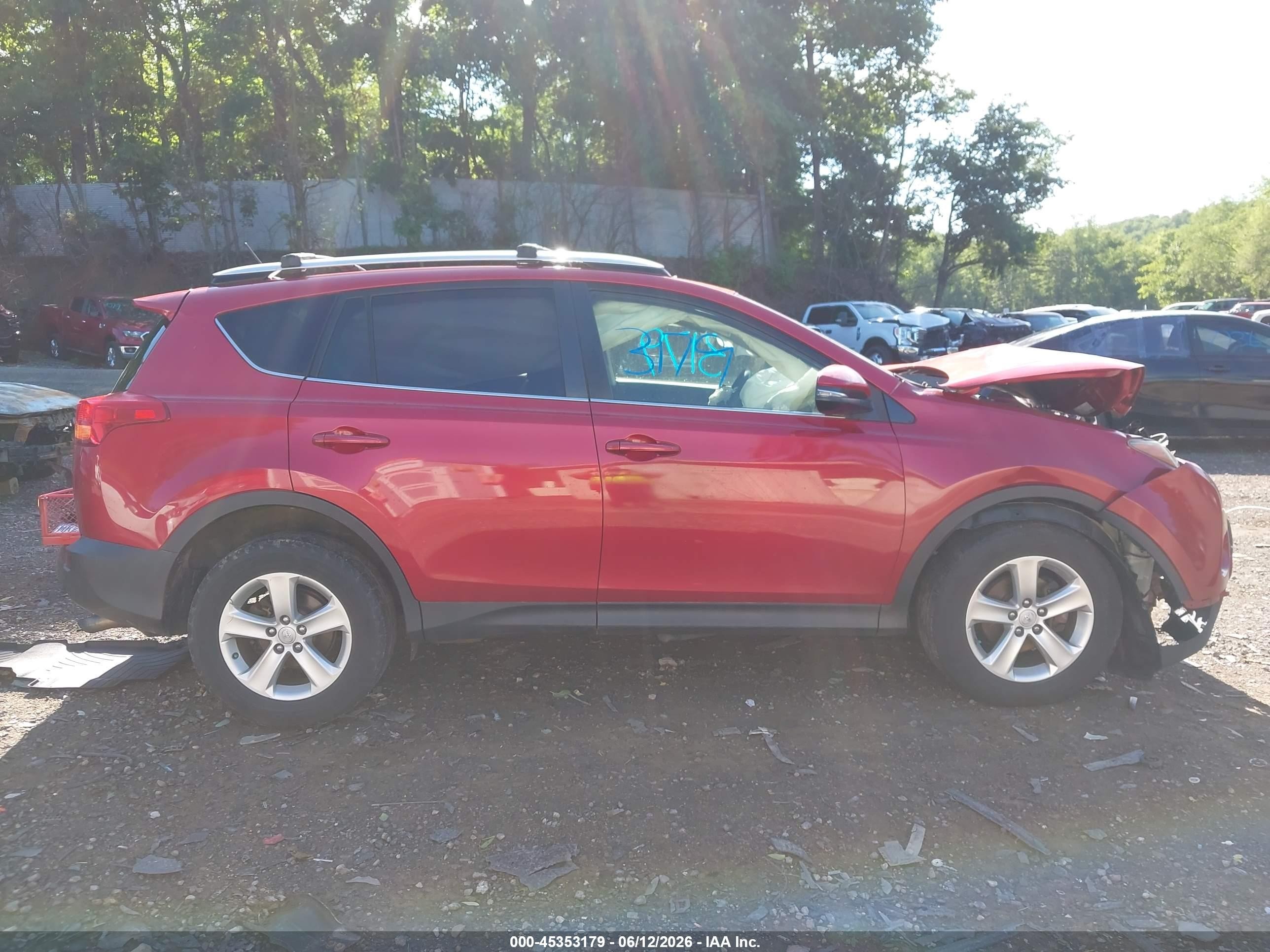 2014 Toyota Rav4 Xle Красный vin: JTMRFREV8EJ008539