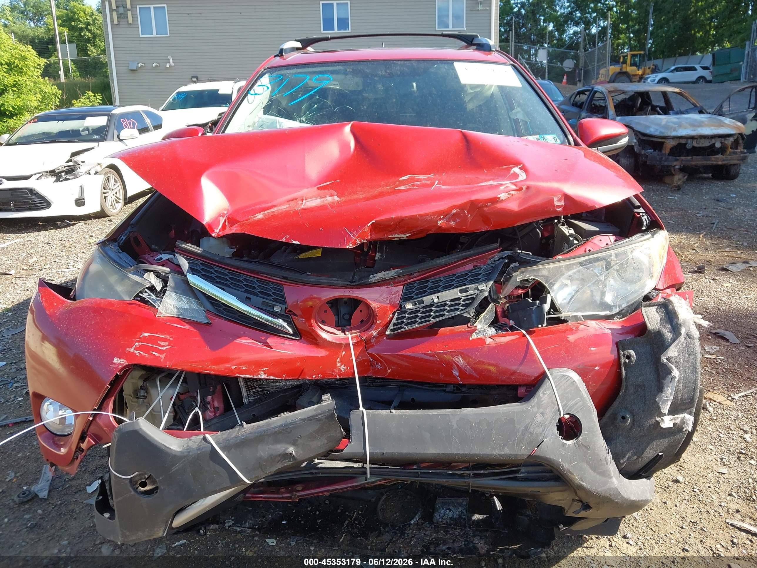 2014 Toyota Rav4 Xle Красный vin: JTMRFREV8EJ008539