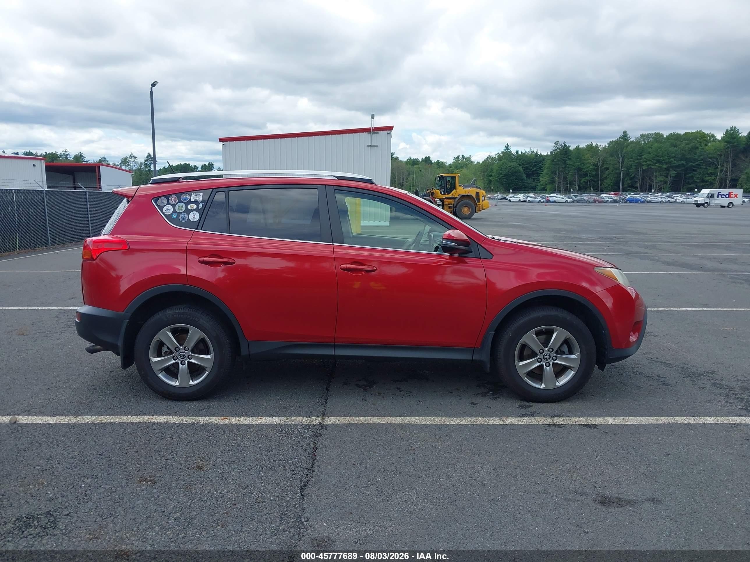 2015 Toyota Rav4 Xle Red vin: JTMRFREV8FD144931