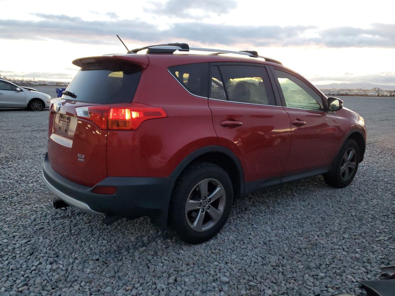 2015 Toyota Rav4 Xle Red vin: JTMRFREV8FD158361
