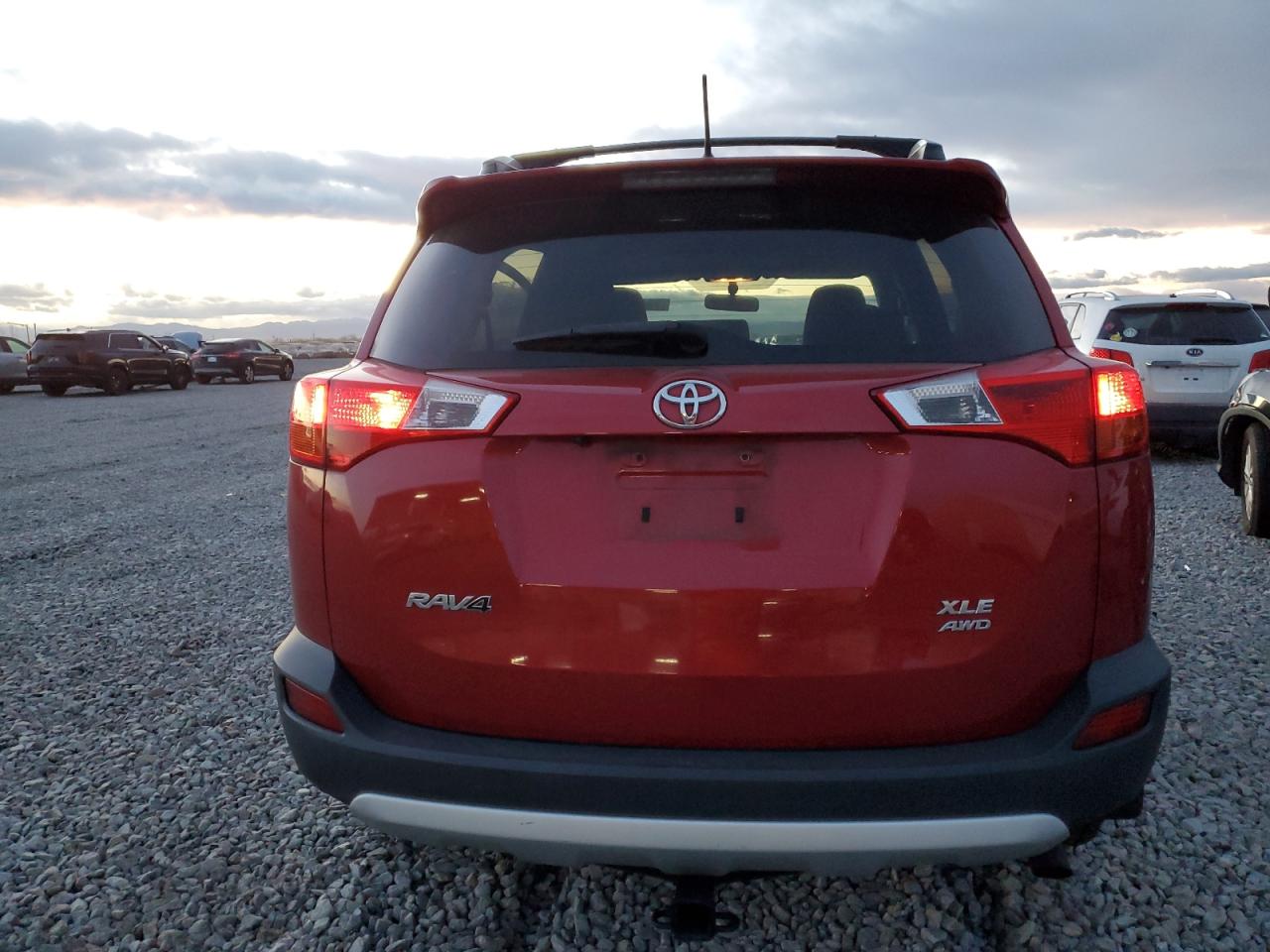 2015 Toyota Rav4 Xle Red vin: JTMRFREV8FD158361