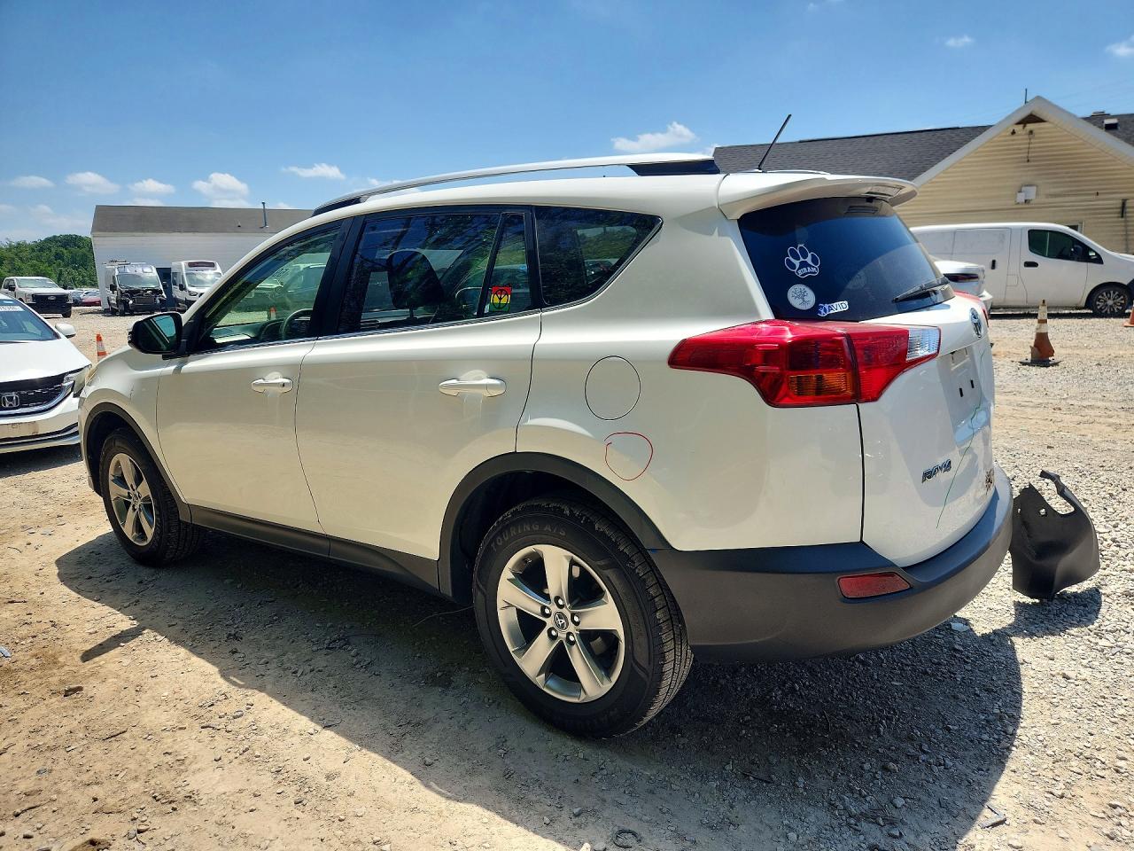 2015 Toyota Rav4 Xle White vin: JTMRFREV8FD168128