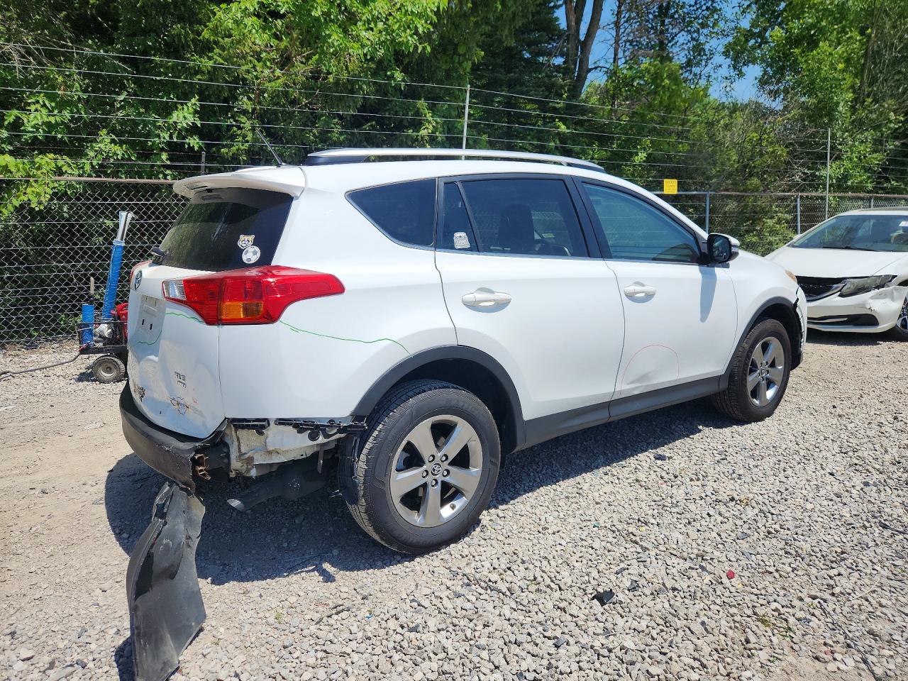 2015 Toyota Rav4 Xle White vin: JTMRFREV8FD168128
