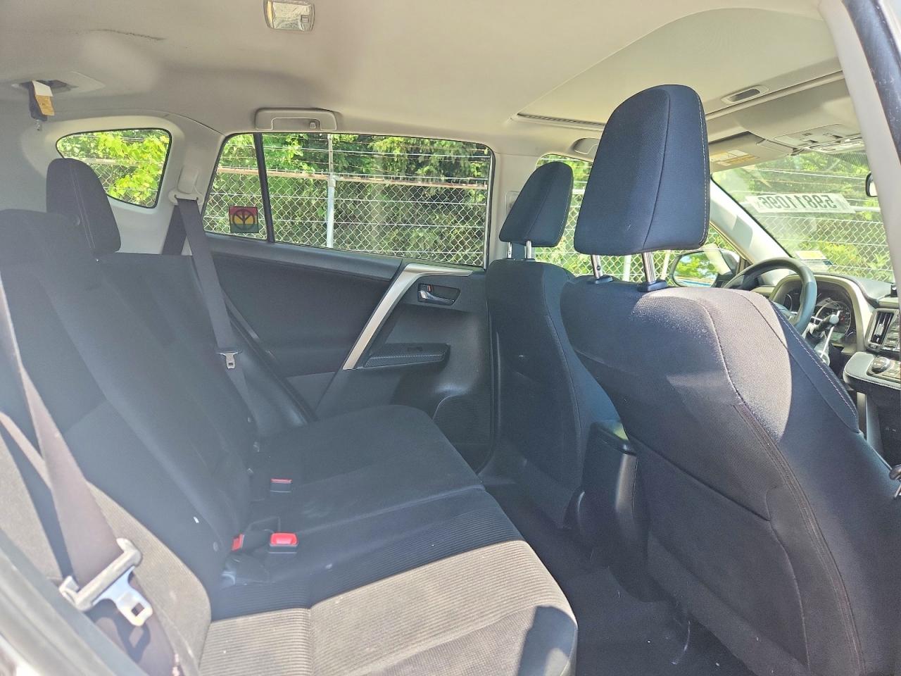 2015 Toyota Rav4 Xle White vin: JTMRFREV8FD168128