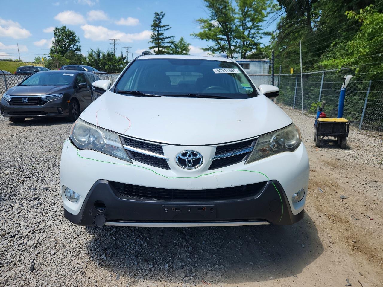2015 Toyota Rav4 Xle White vin: JTMRFREV8FD168128