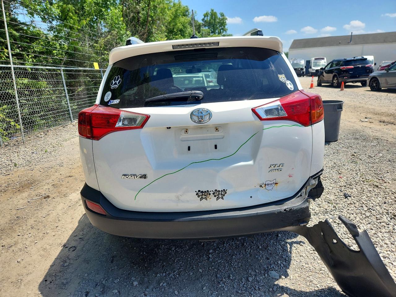 2015 Toyota Rav4 Xle White vin: JTMRFREV8FD168128