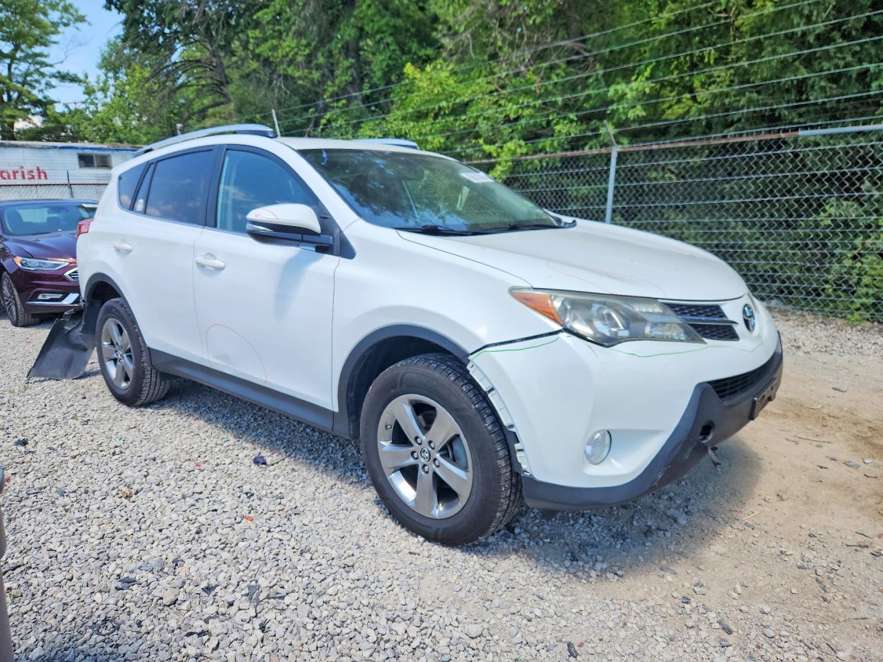 2015 Toyota Rav4 Xle White vin: JTMRFREV8FD168128