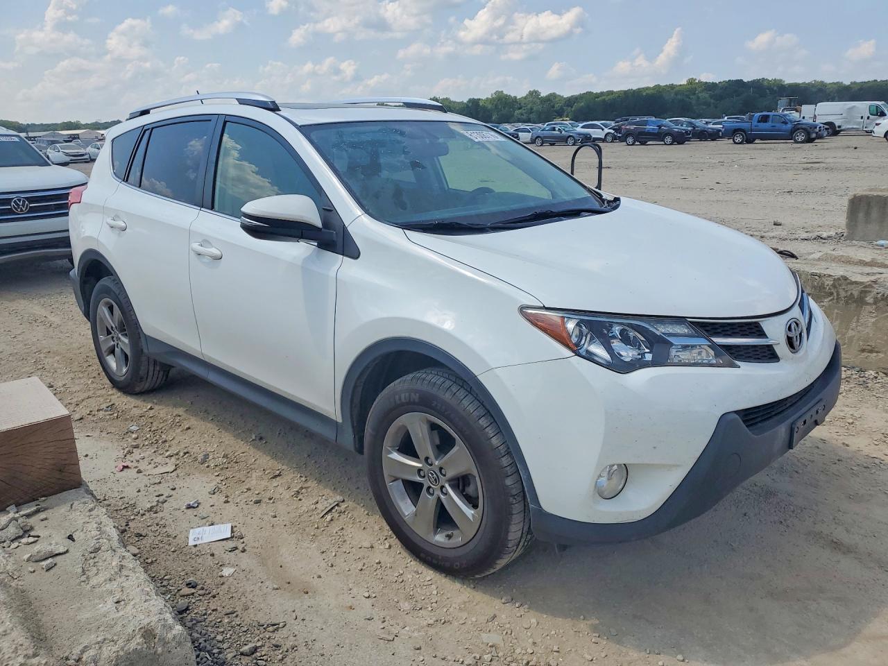 2015 Toyota Rav4 Xle White vin: JTMRFREV8FD173359