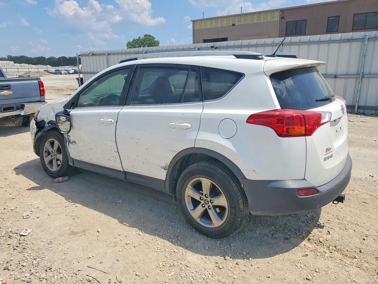 2015 Toyota Rav4 Xle White vin: JTMRFREV8FD173359