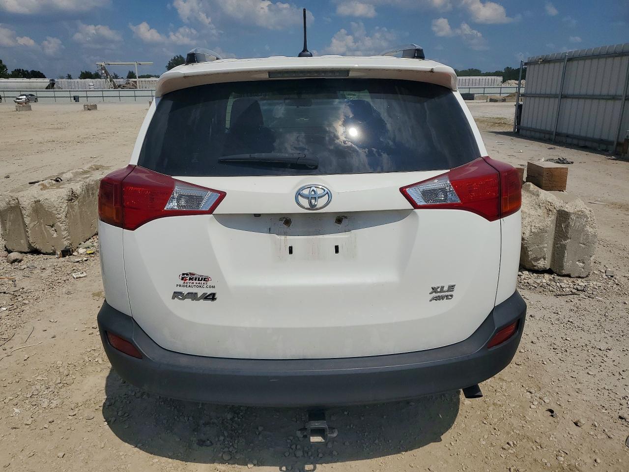 2015 Toyota Rav4 Xle White vin: JTMRFREV8FD173359