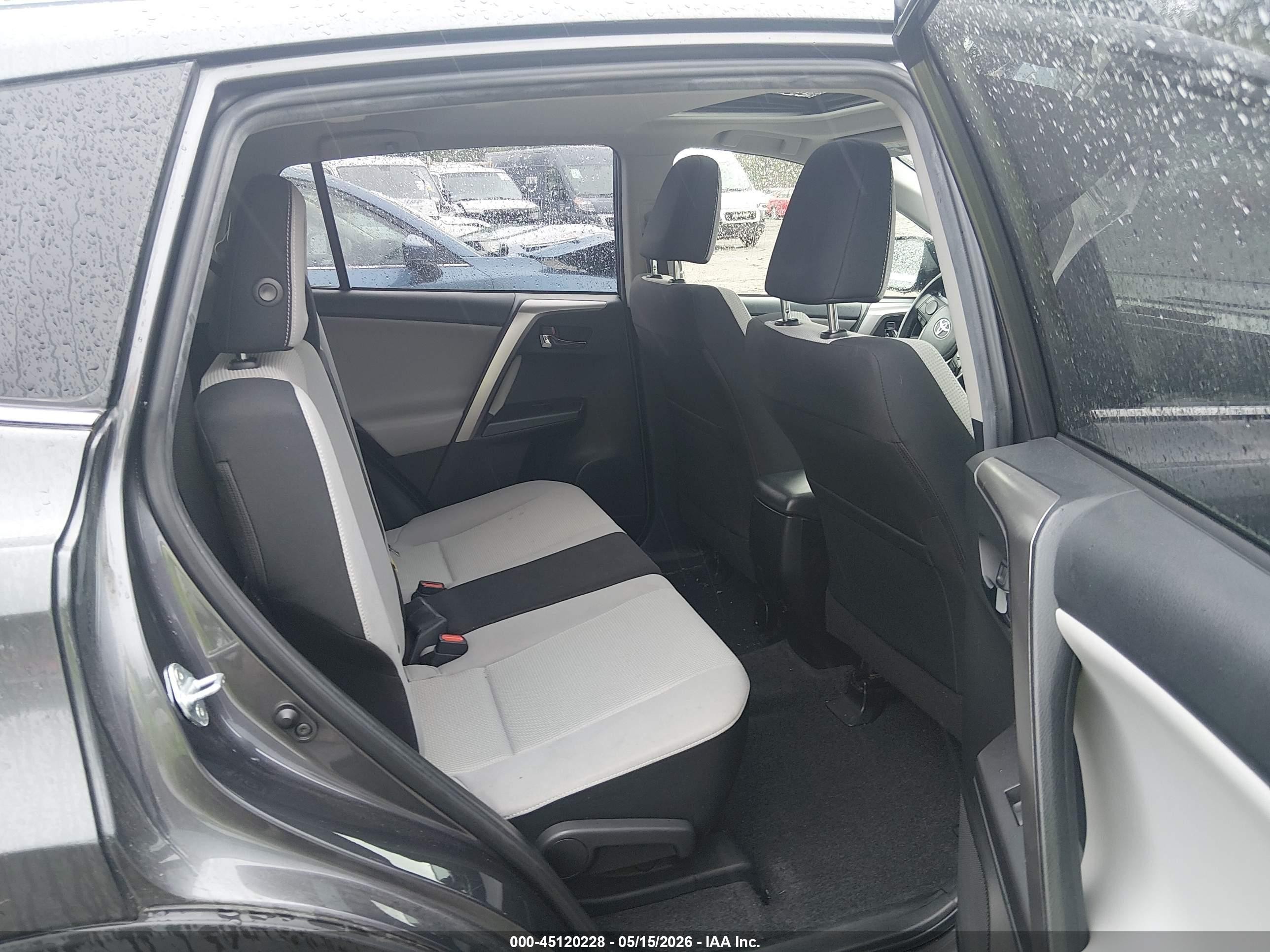 2018 Toyota Rav4 Xle Серый vin: JTMRFREV8JJ182413