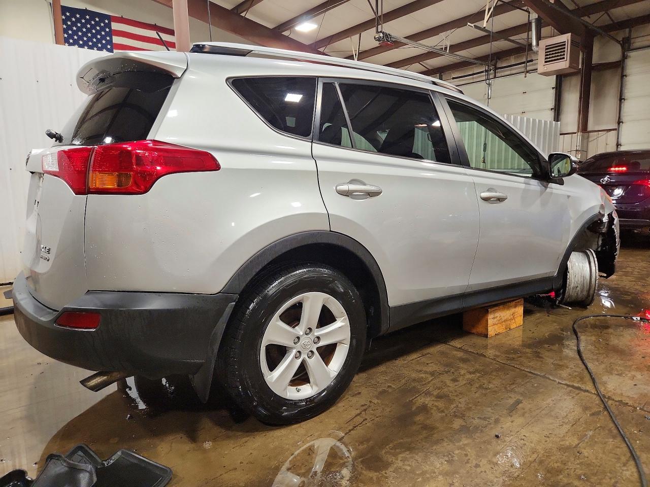 2013 Toyota Rav4 Xle Silver vin: JTMRFREV9D5008637