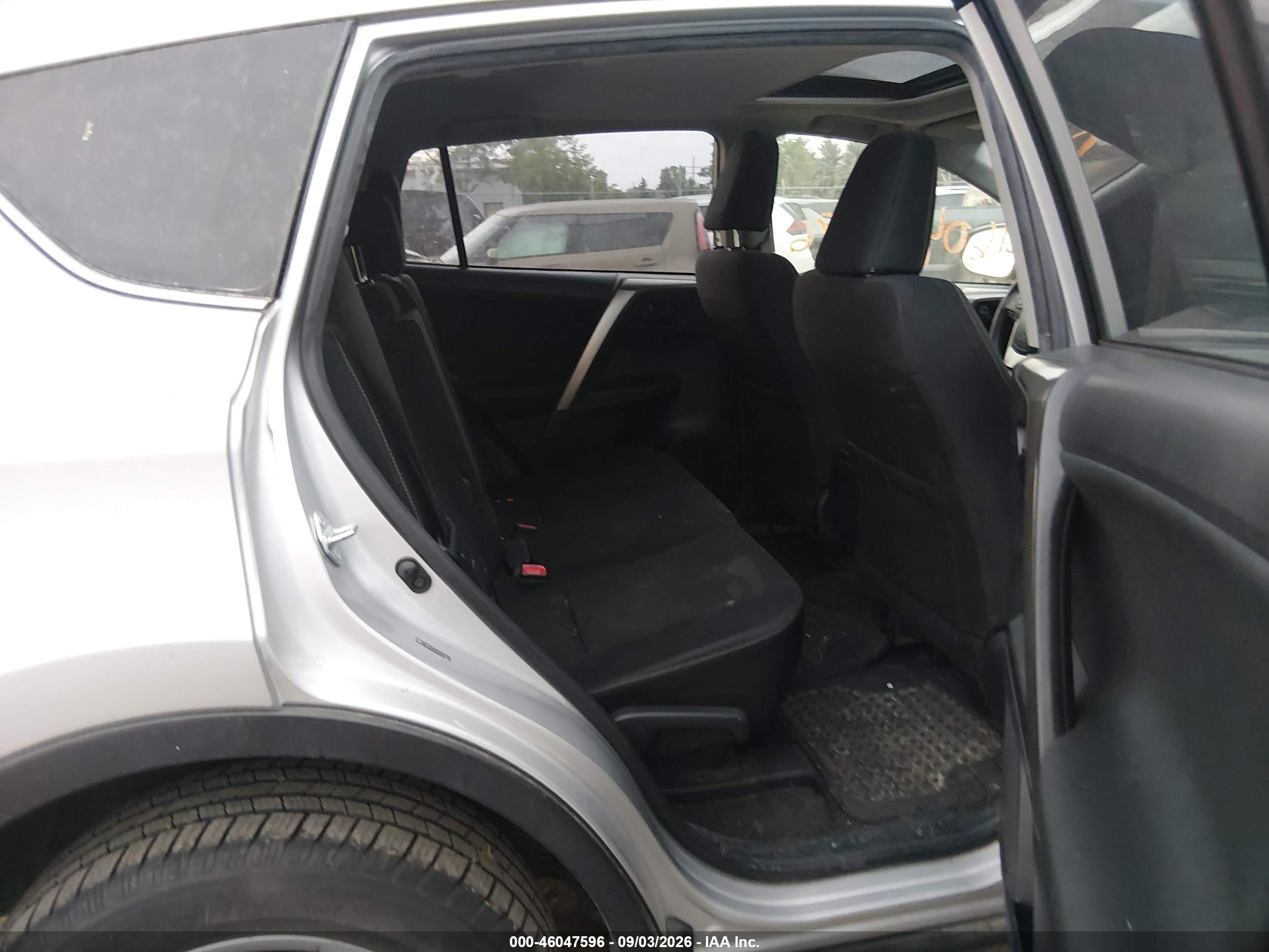 2013 Toyota Rav4 Xle Silver vin: JTMRFREV9D5028404