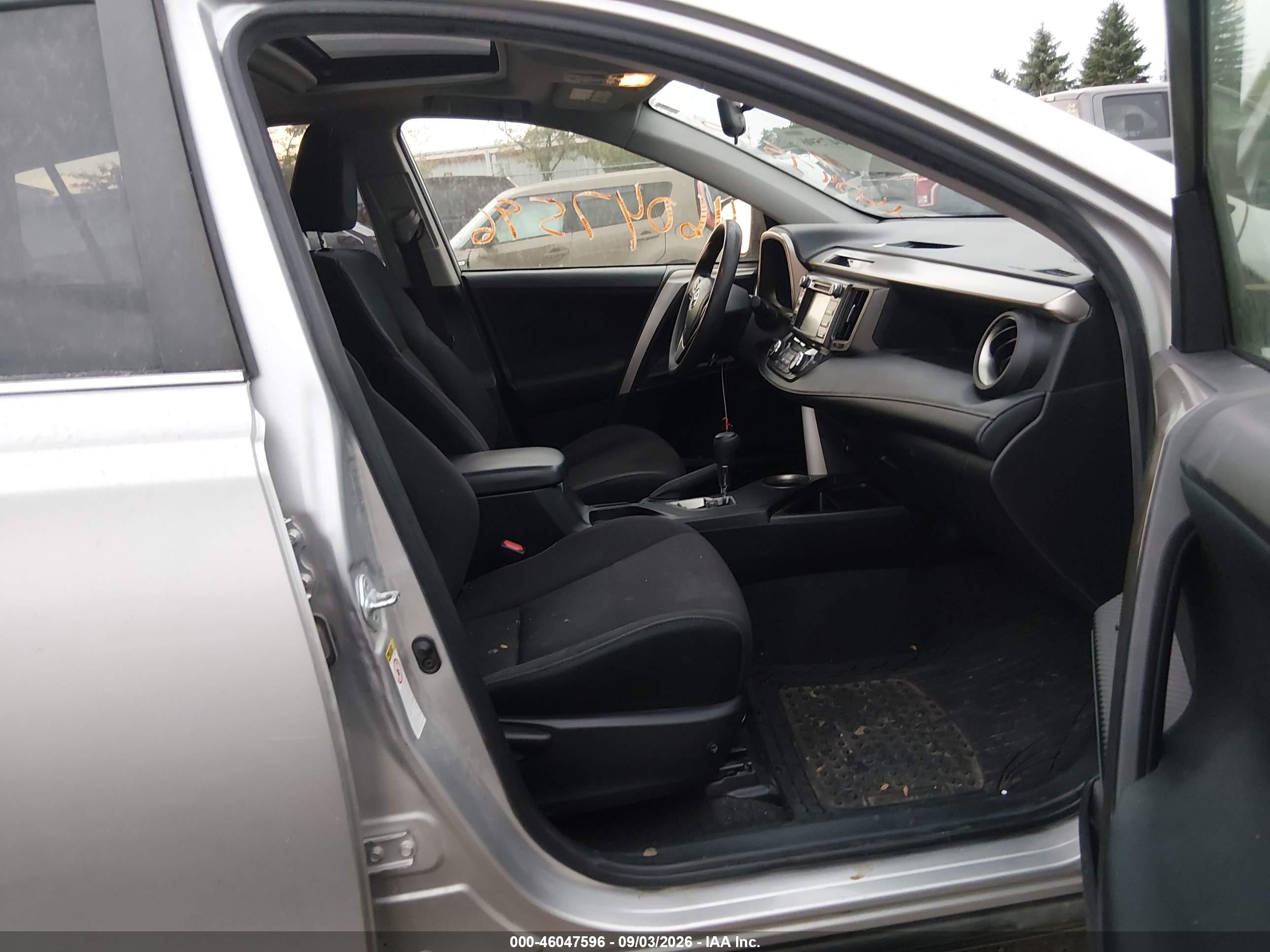 2013 Toyota Rav4 Xle Silver vin: JTMRFREV9D5028404