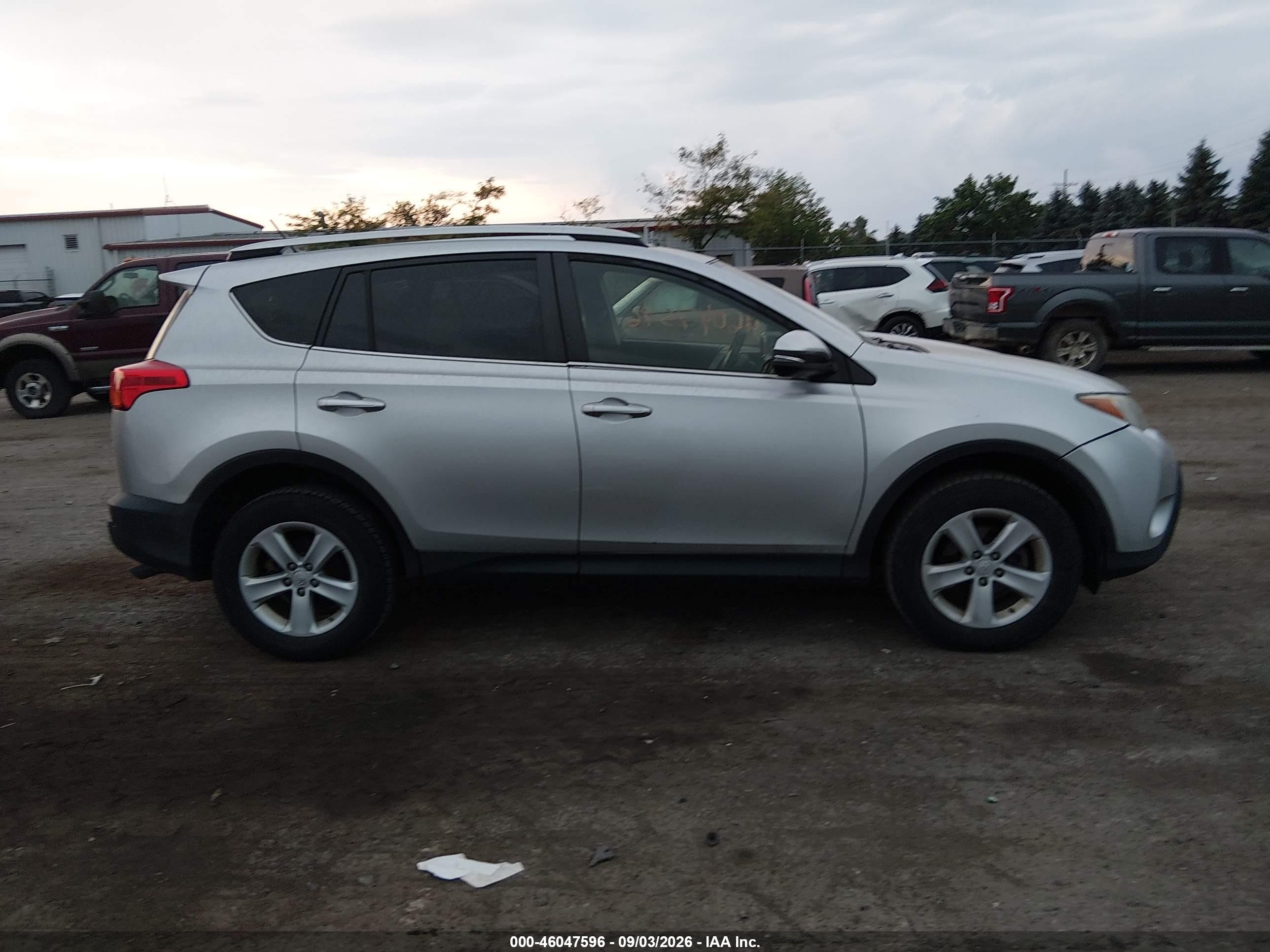 2013 Toyota Rav4 Xle Silver vin: JTMRFREV9D5028404