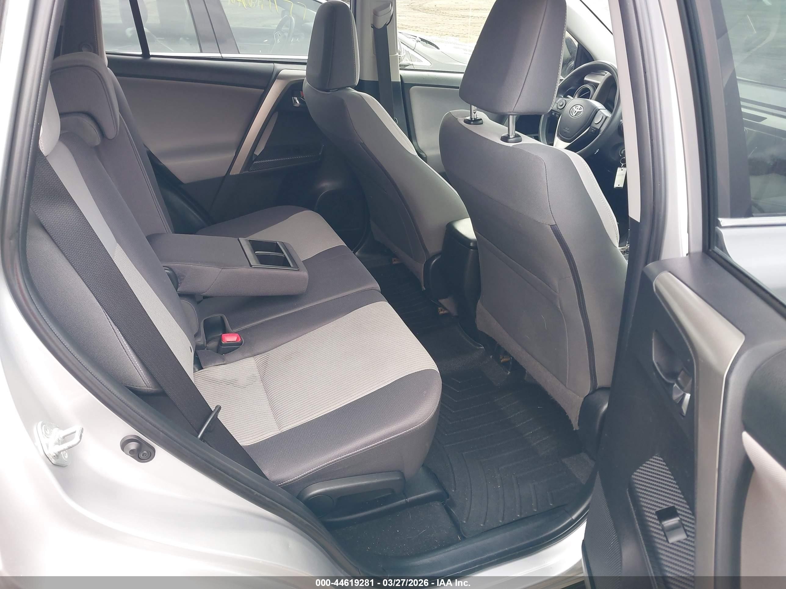 2014 Toyota Rav4 Xle Silver vin: JTMRFREV9ED069686