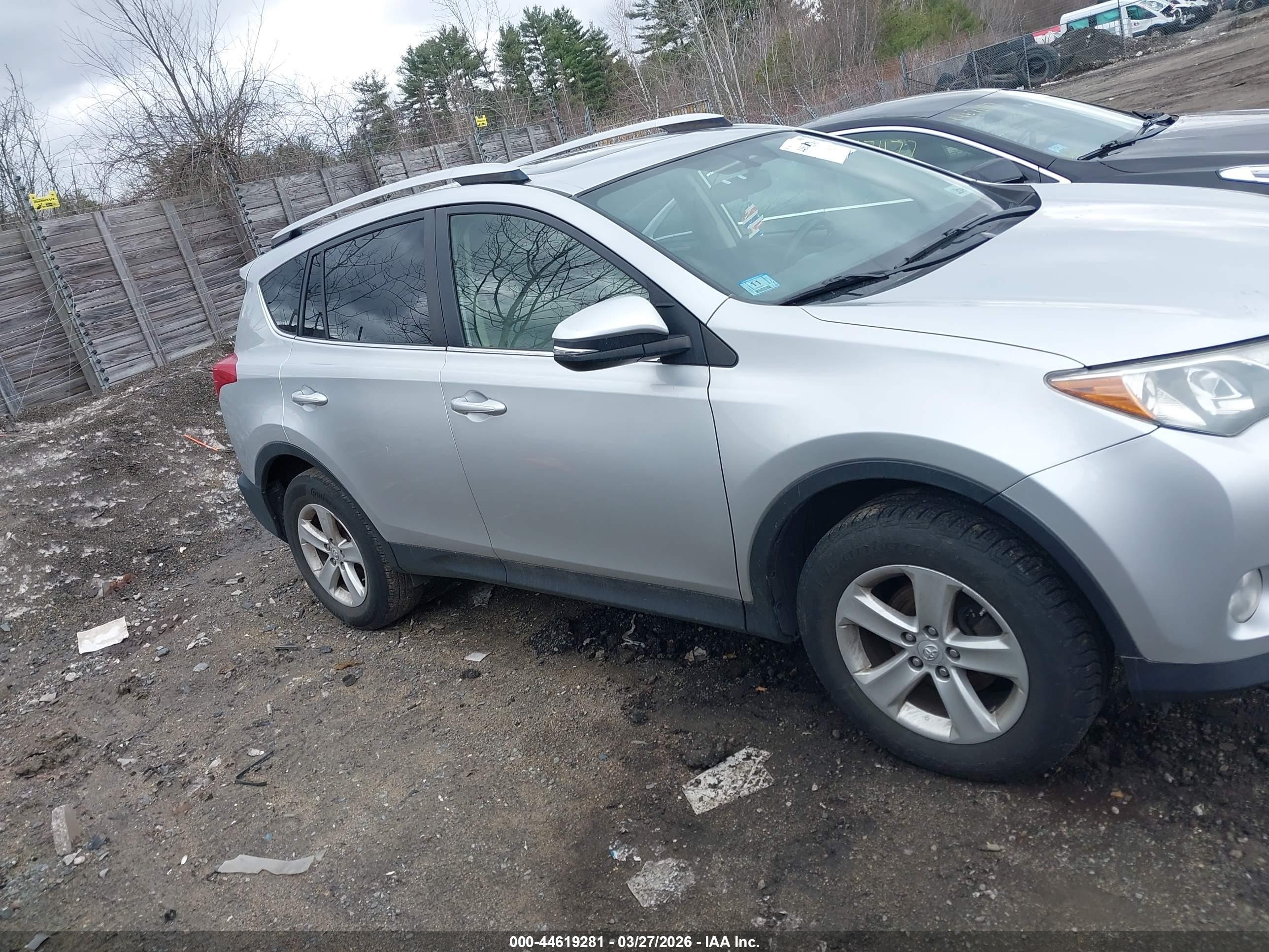 2014 Toyota Rav4 Xle Silver vin: JTMRFREV9ED069686