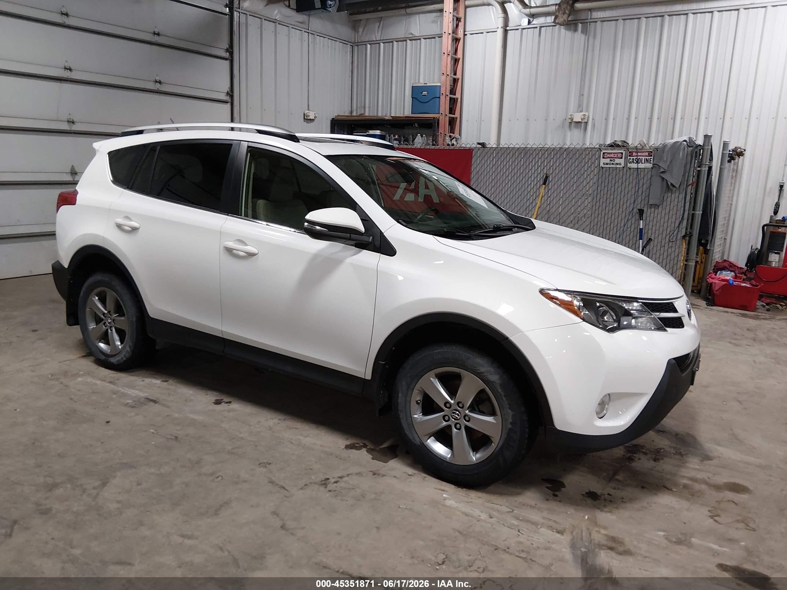 2015 Toyota Rav4 Xle White vin: JTMRFREV9FD099403