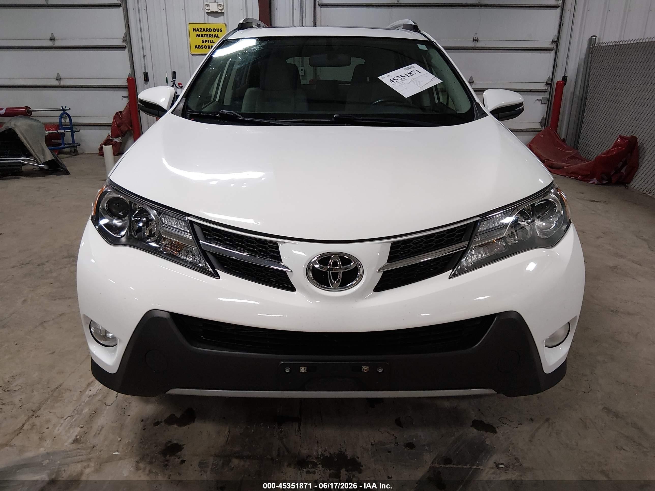 2015 Toyota Rav4 Xle White vin: JTMRFREV9FD099403