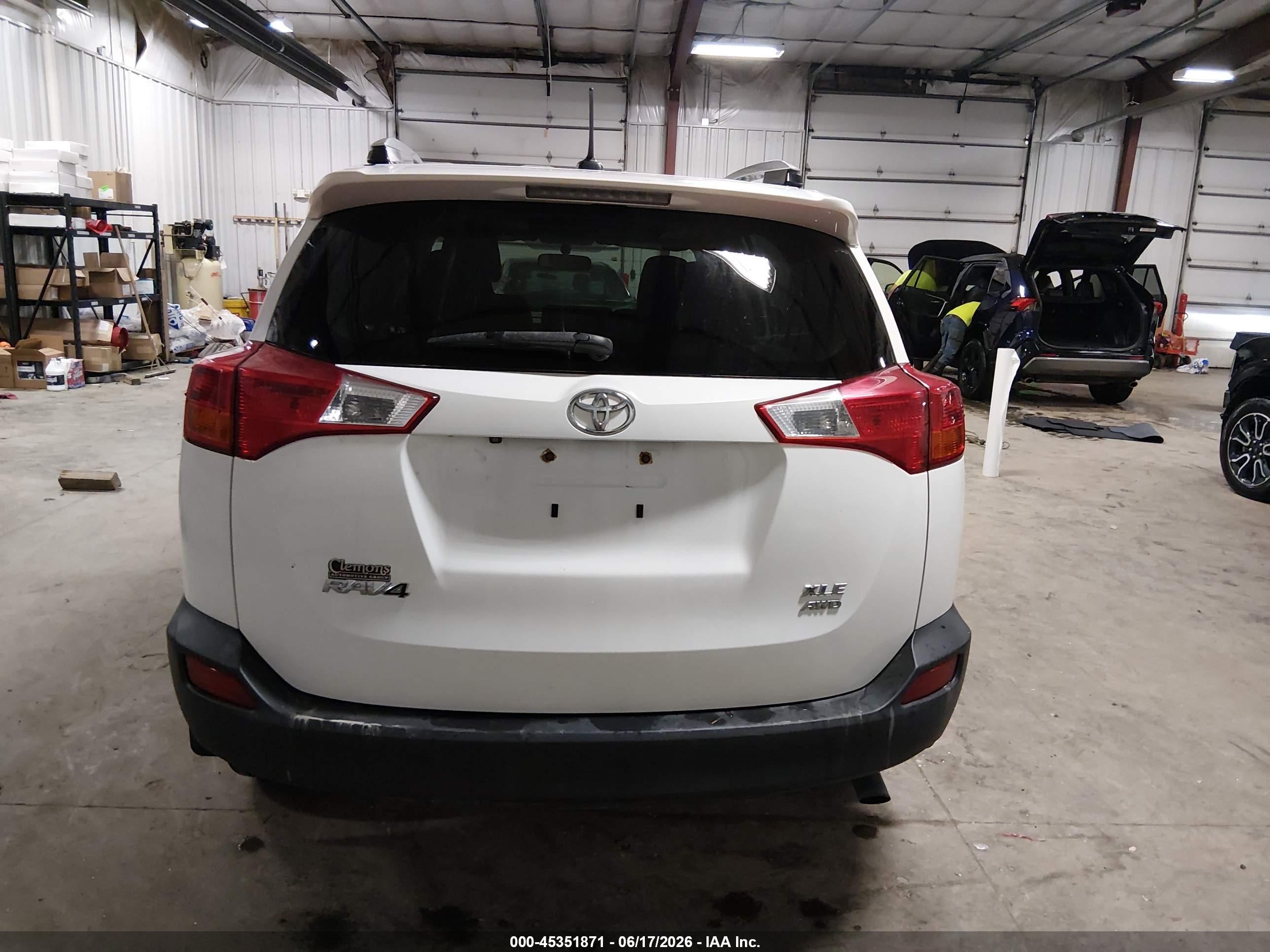 2015 Toyota Rav4 Xle White vin: JTMRFREV9FD099403