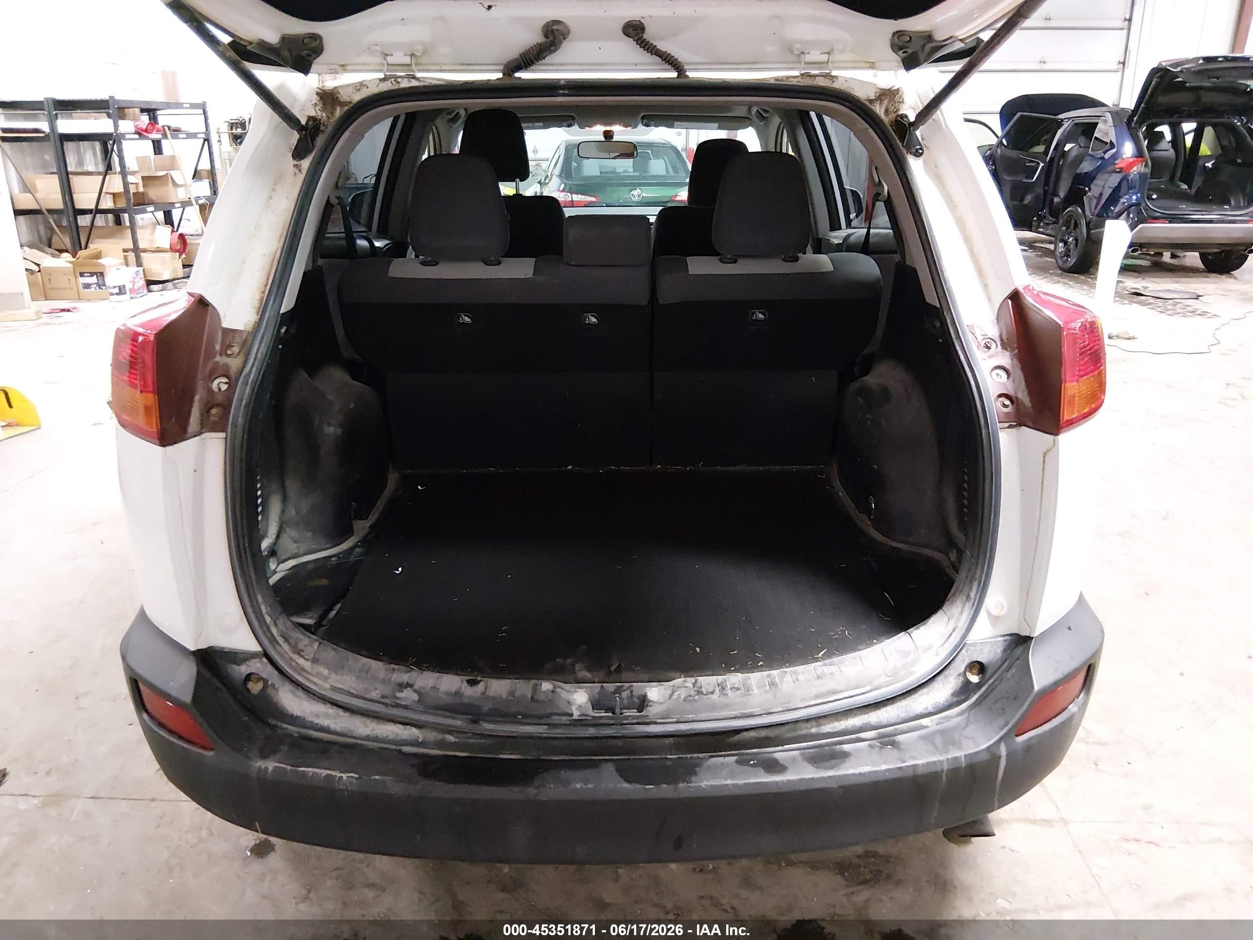 2015 Toyota Rav4 Xle White vin: JTMRFREV9FD099403