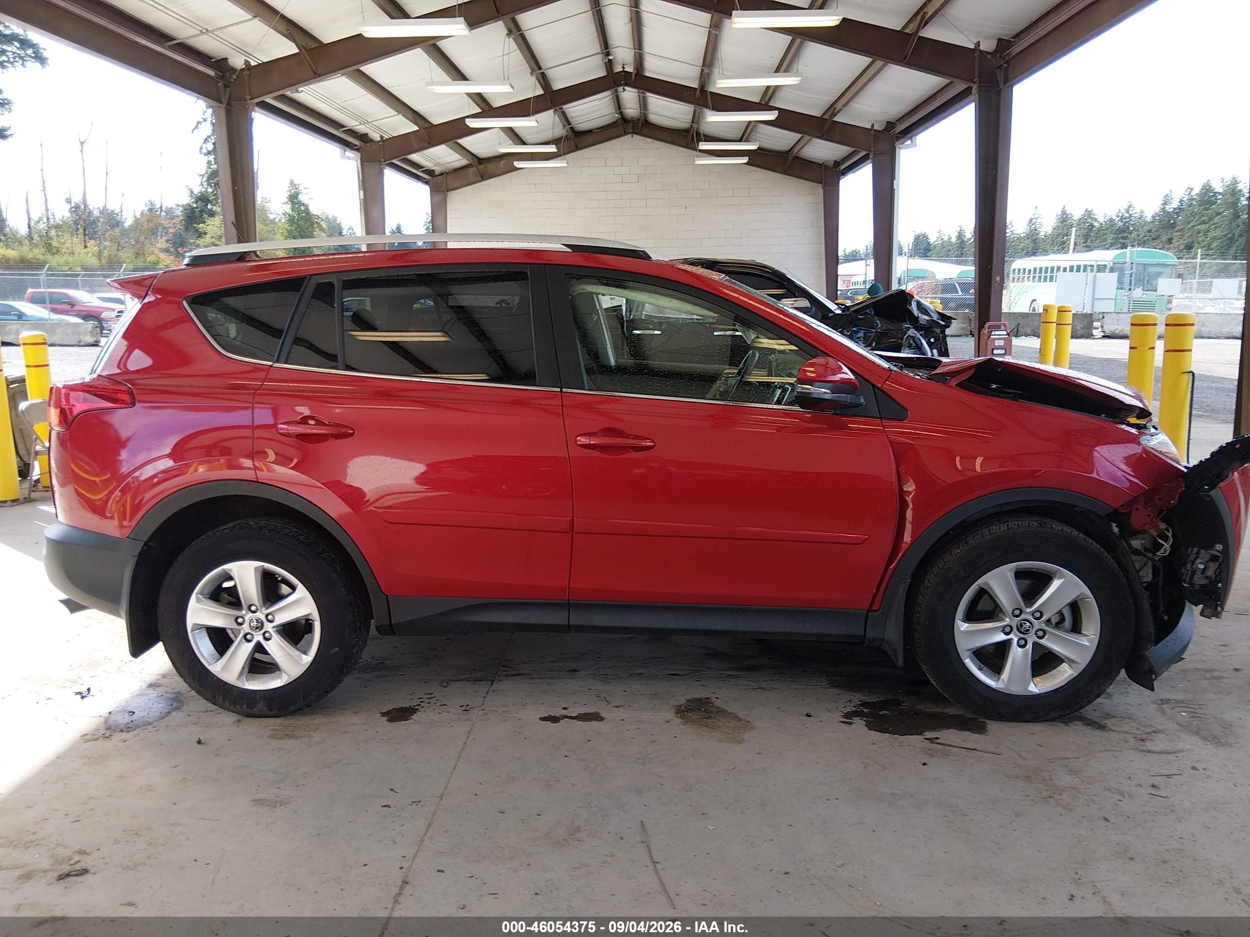 2015 Toyota Rav4 Xle Red vin: JTMRFREV9FD099885