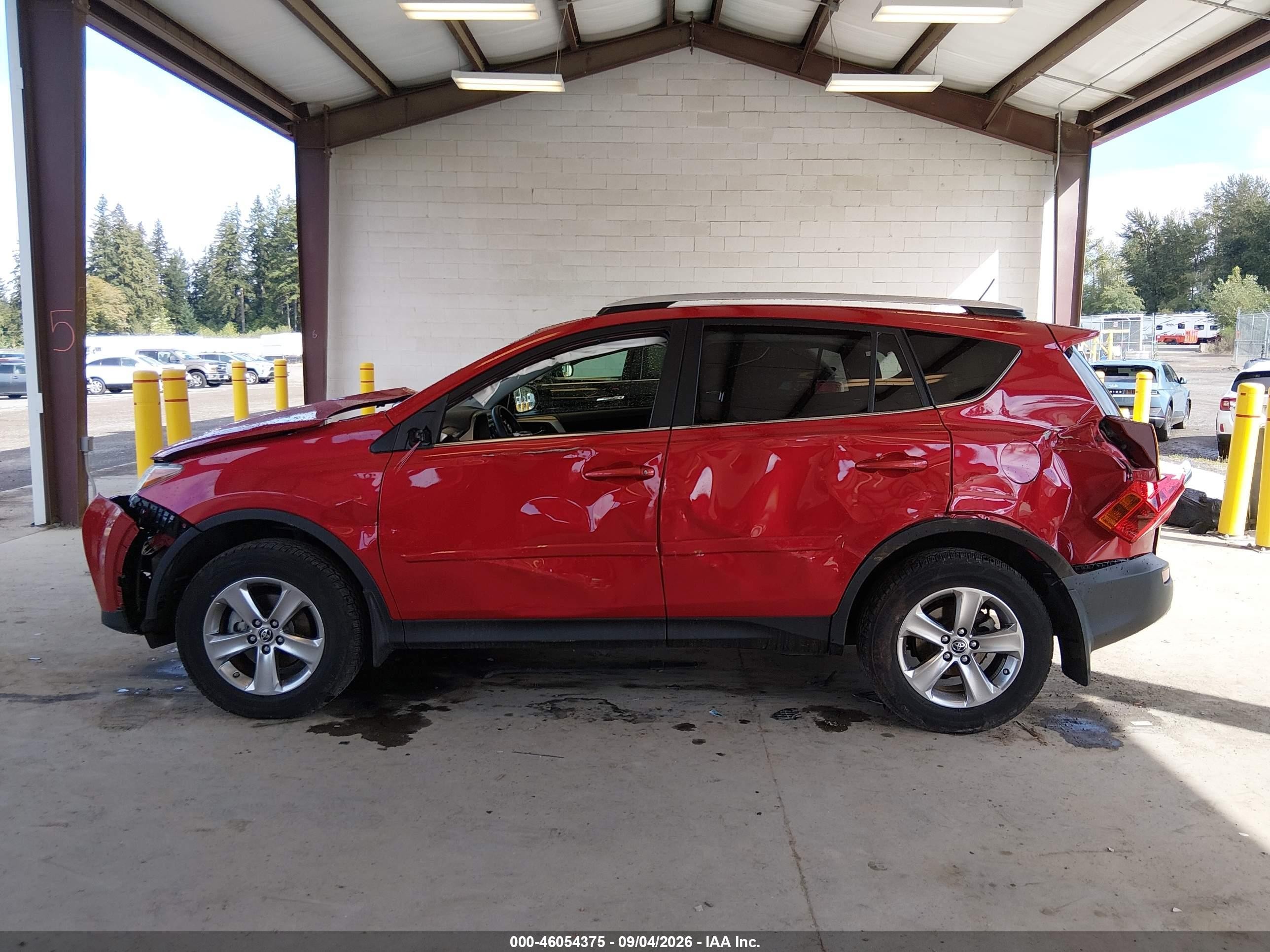 2015 Toyota Rav4 Xle Red vin: JTMRFREV9FD099885