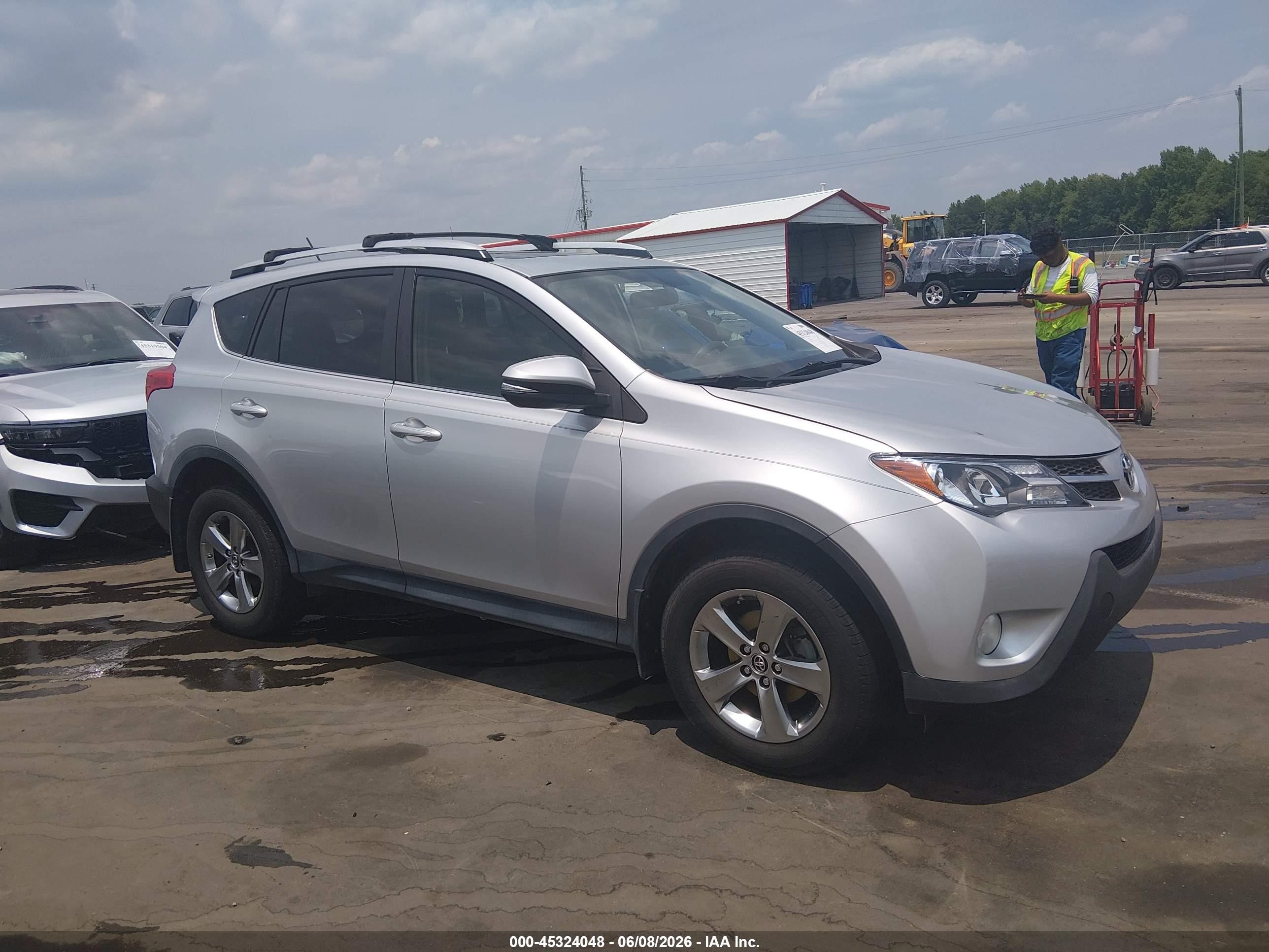 2015 Toyota Rav4 Xle Silver vin: JTMRFREV9FD138989