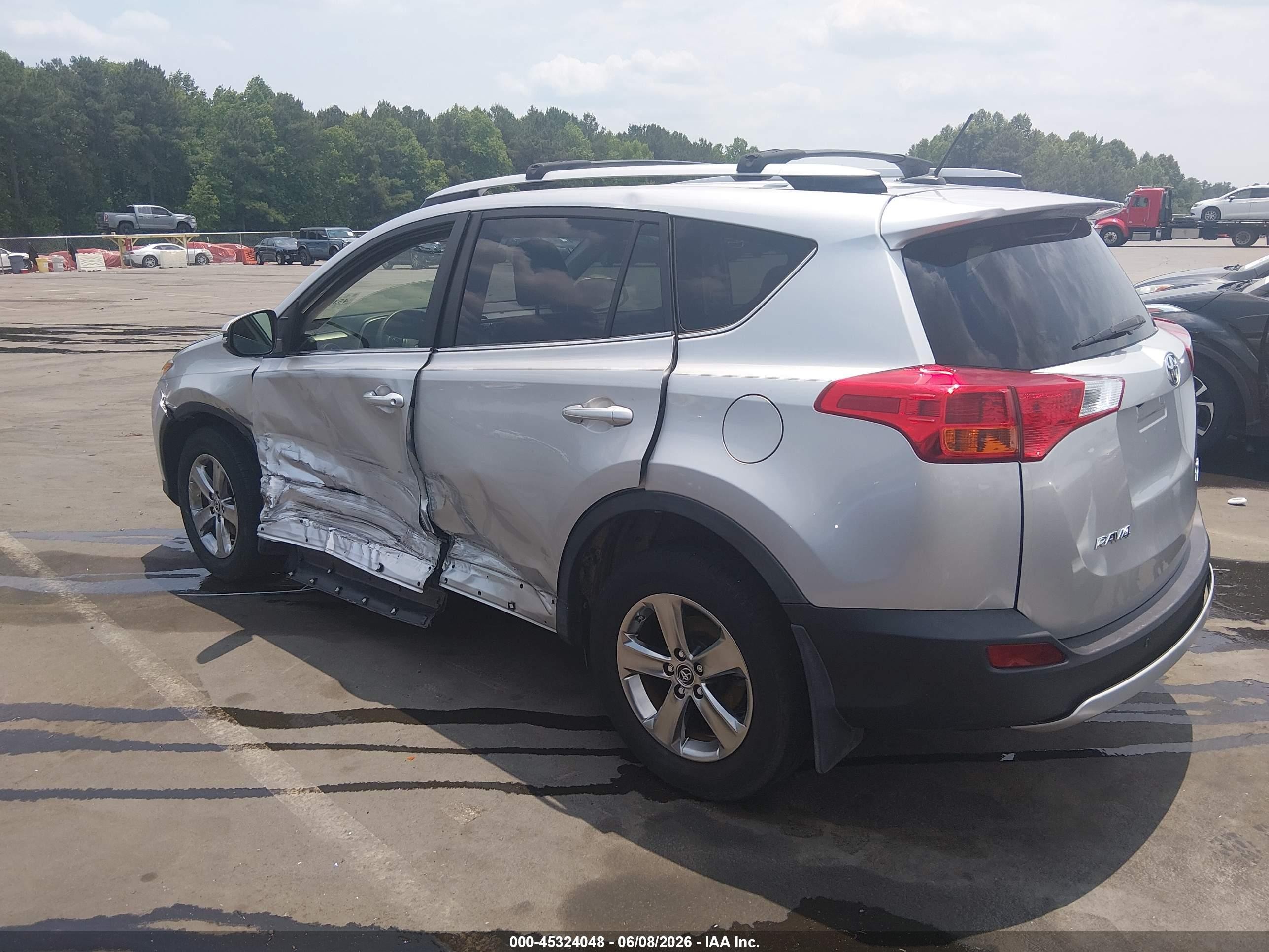 2015 Toyota Rav4 Xle Silver vin: JTMRFREV9FD138989