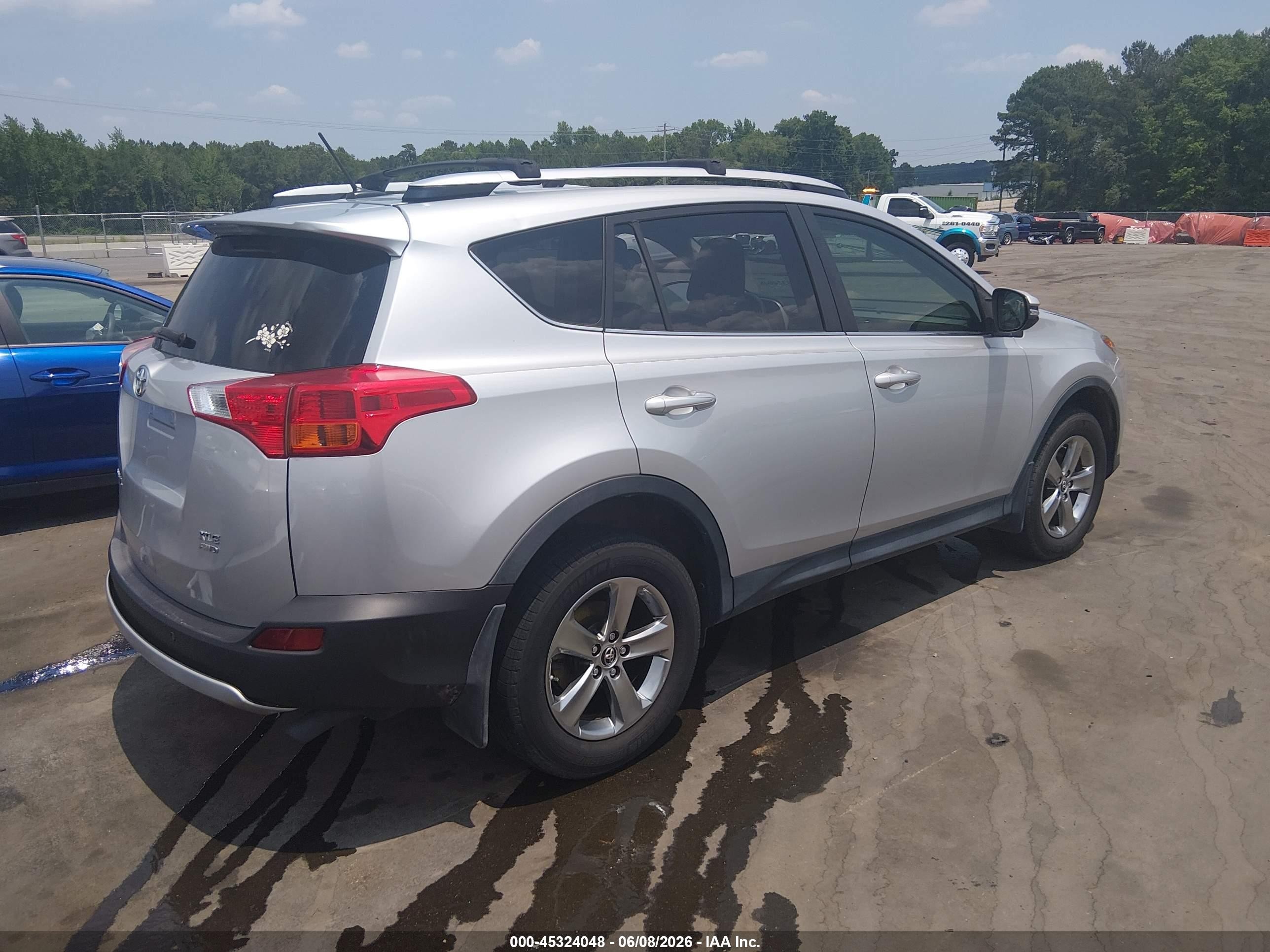2015 Toyota Rav4 Xle Silver vin: JTMRFREV9FD138989