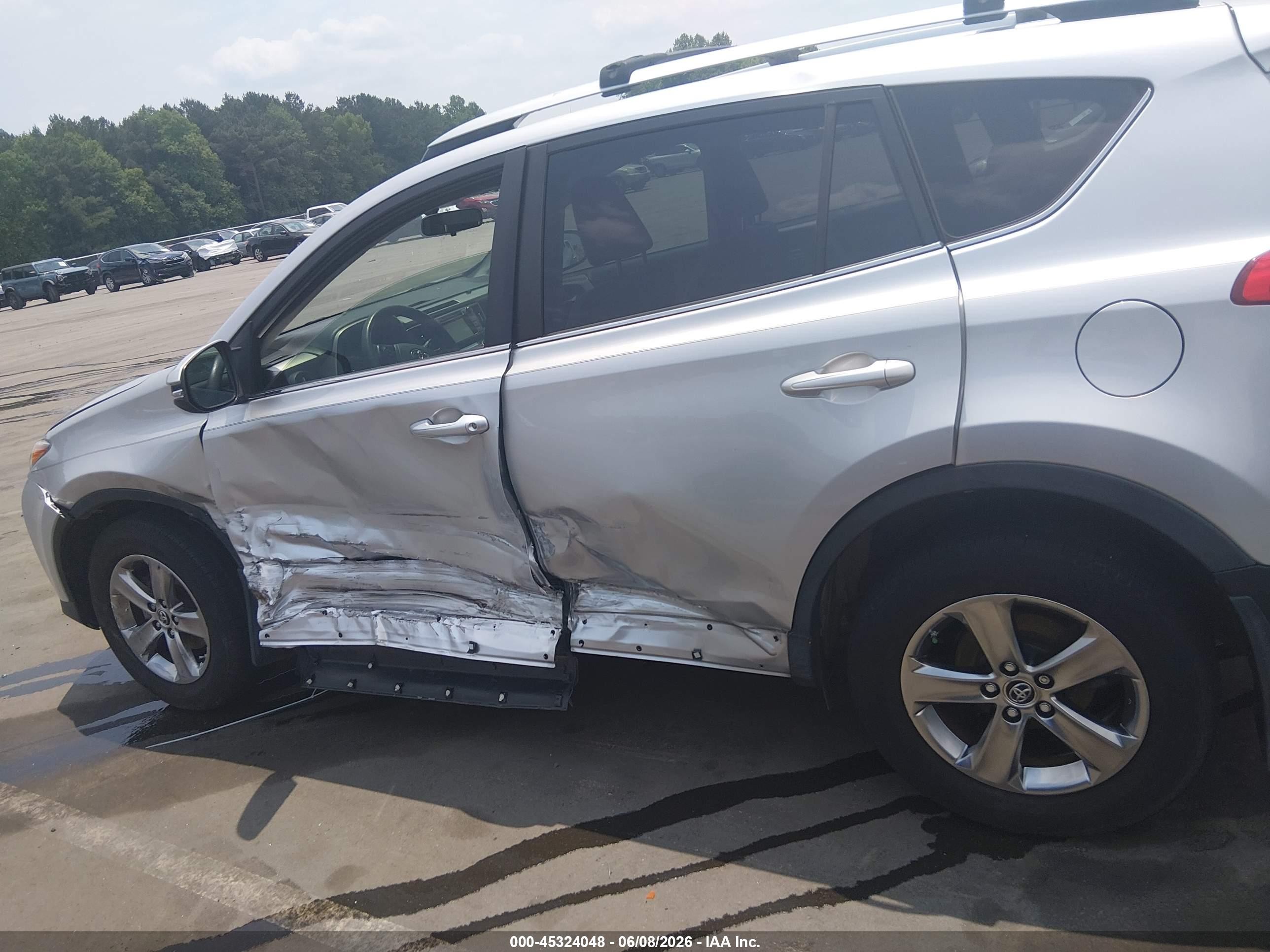 2015 Toyota Rav4 Xle Silver vin: JTMRFREV9FD138989