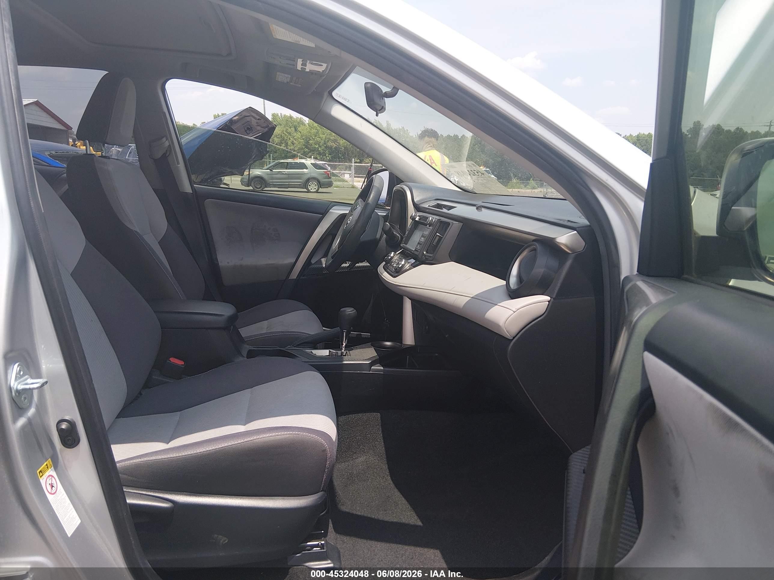 2015 Toyota Rav4 Xle Silver vin: JTMRFREV9FD138989