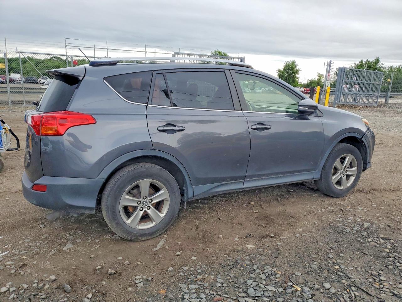2015 Toyota Rav4 Xle Gray vin: JTMRFREV9FD155470