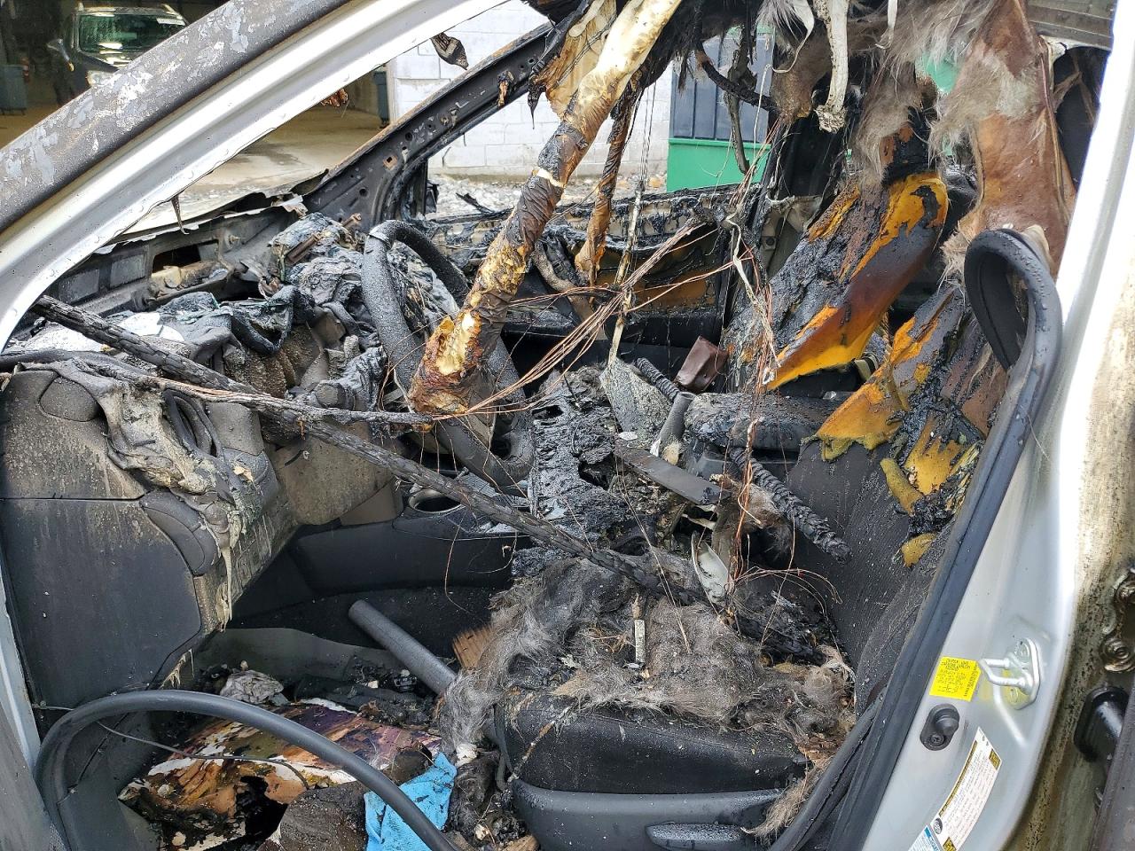 2015 Toyota Rav4 Xle Burn vin: JTMRFREV9FD157297