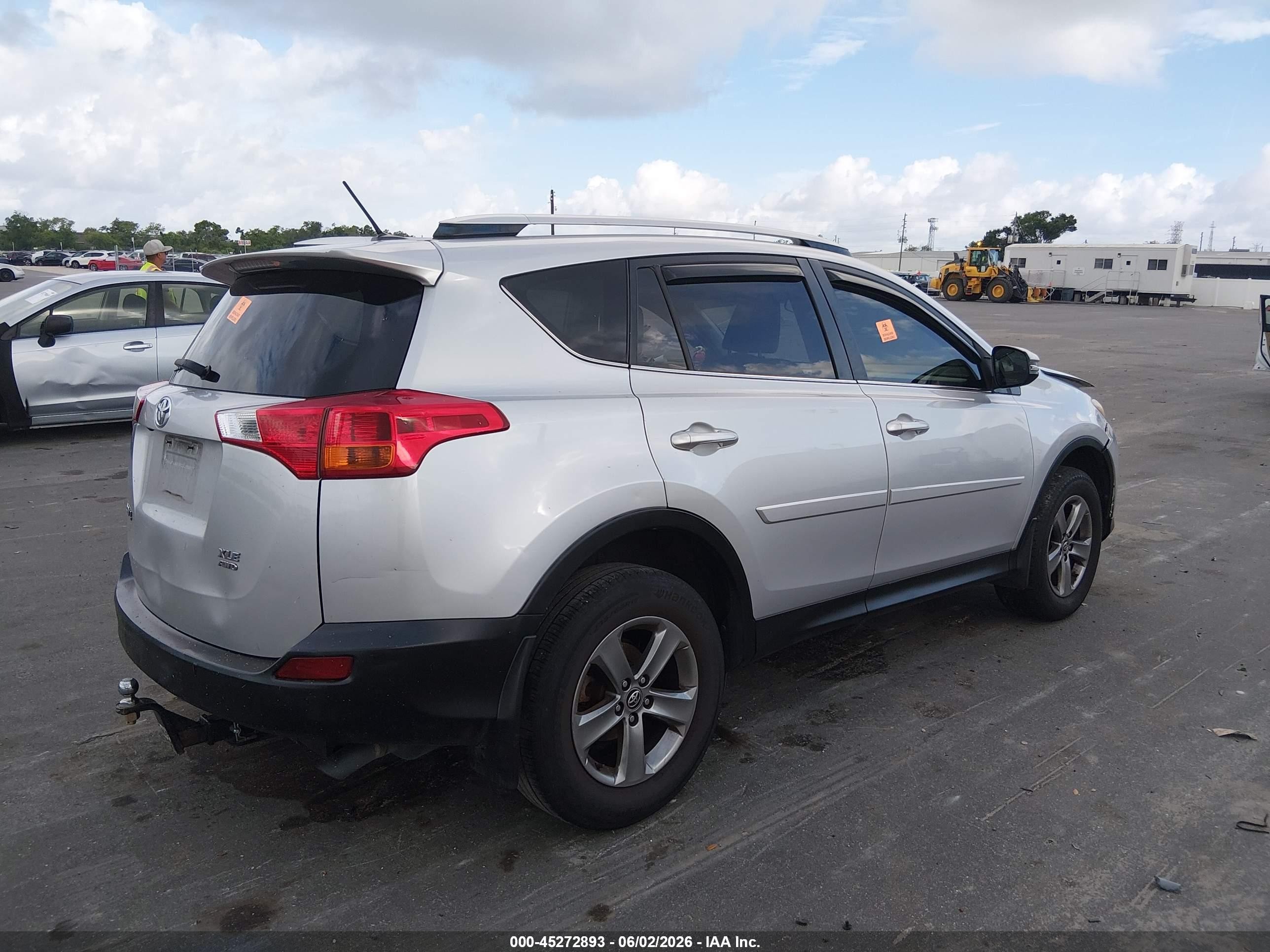 2015 Toyota Rav4 Xle Silver vin: JTMRFREV9FD159681