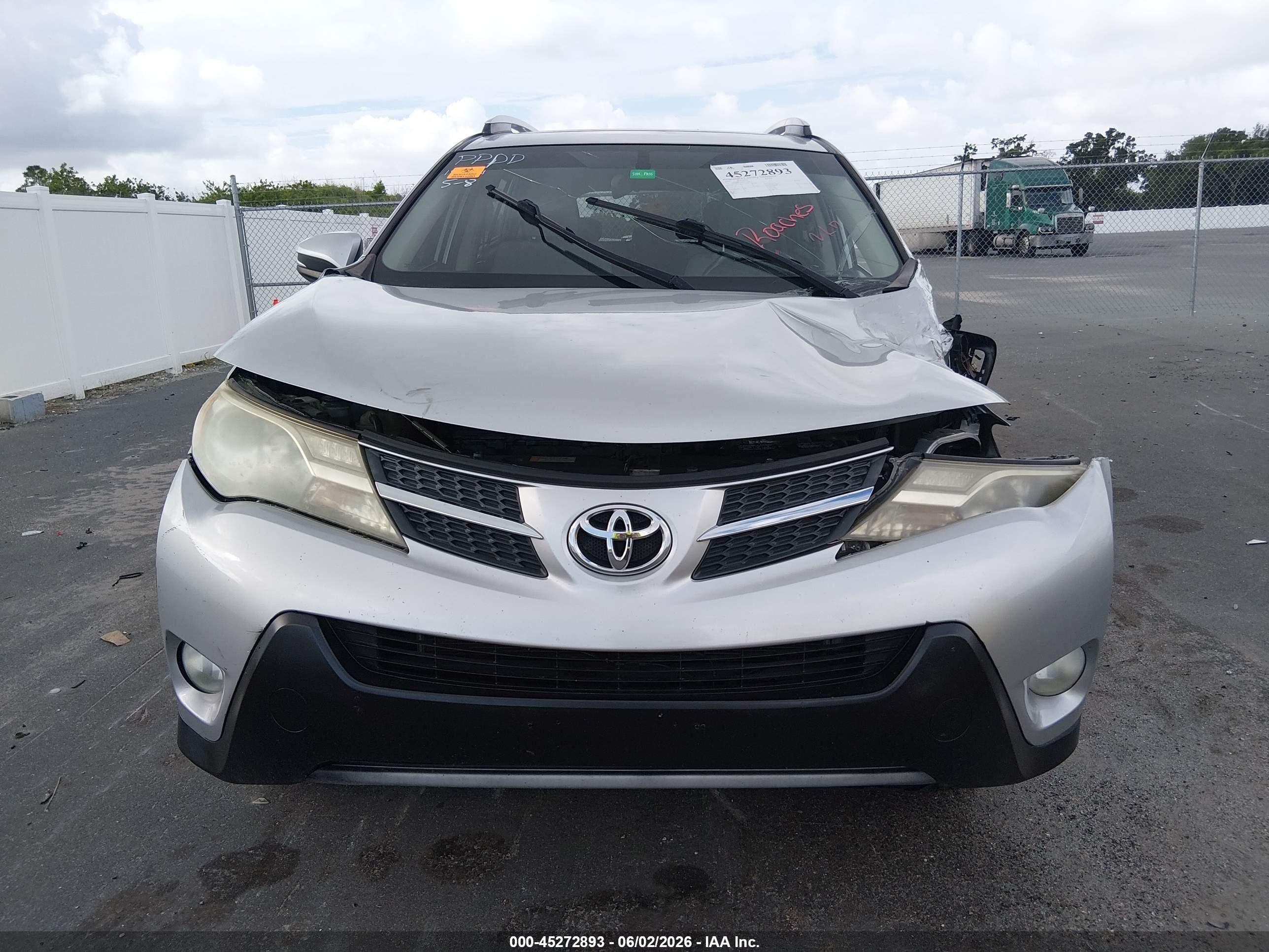 2015 Toyota Rav4 Xle Silver vin: JTMRFREV9FD159681