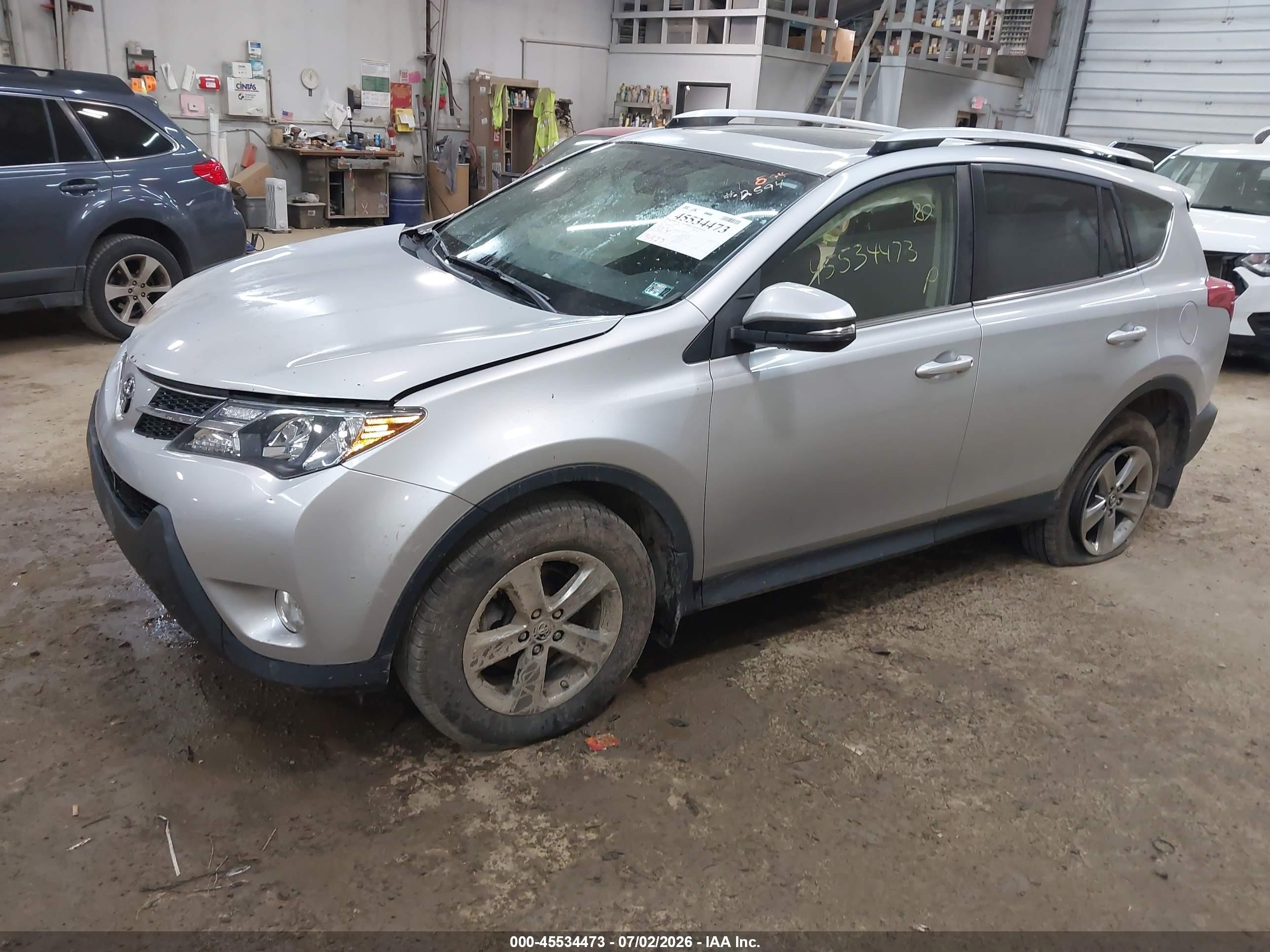 2015 Toyota Rav4 Xle Silver vin: JTMRFREV9FJ014495