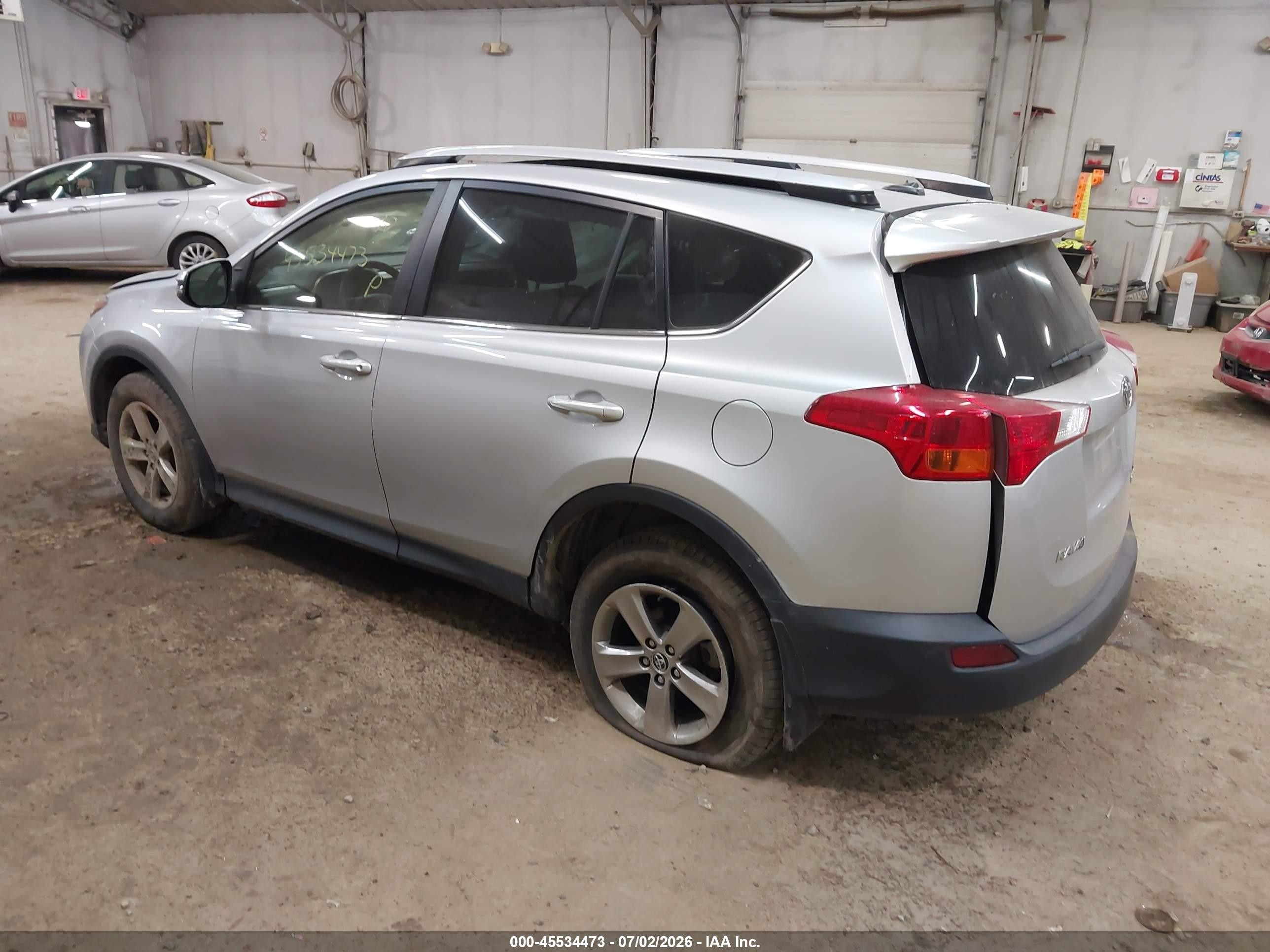 2015 Toyota Rav4 Xle Silver vin: JTMRFREV9FJ014495