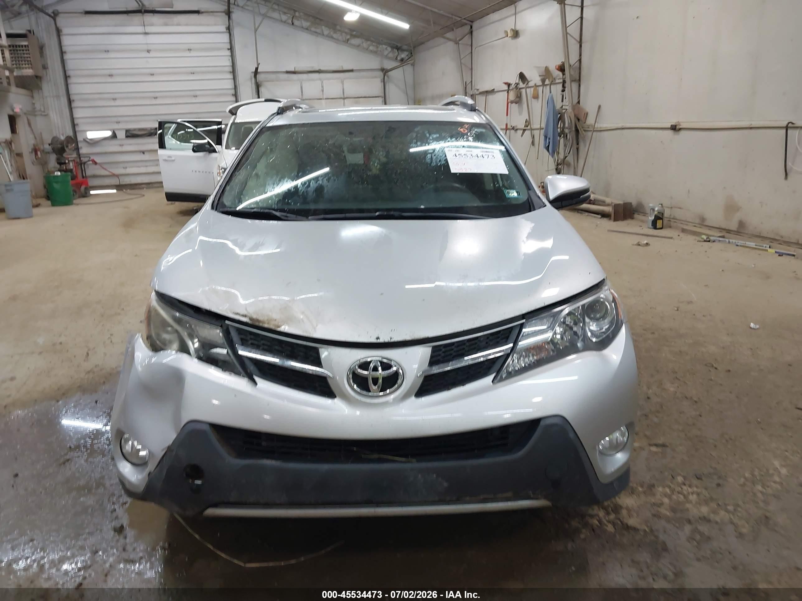 2015 Toyota Rav4 Xle Silver vin: JTMRFREV9FJ014495