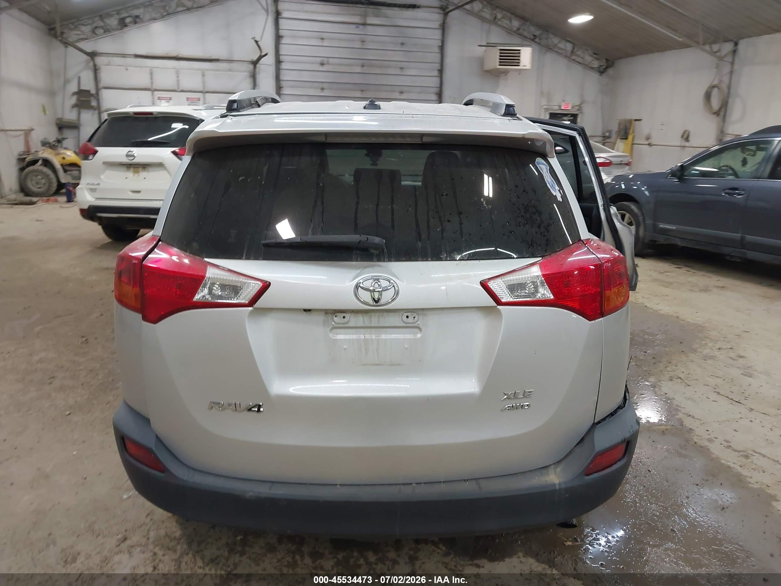 2015 Toyota Rav4 Xle Silver vin: JTMRFREV9FJ014495