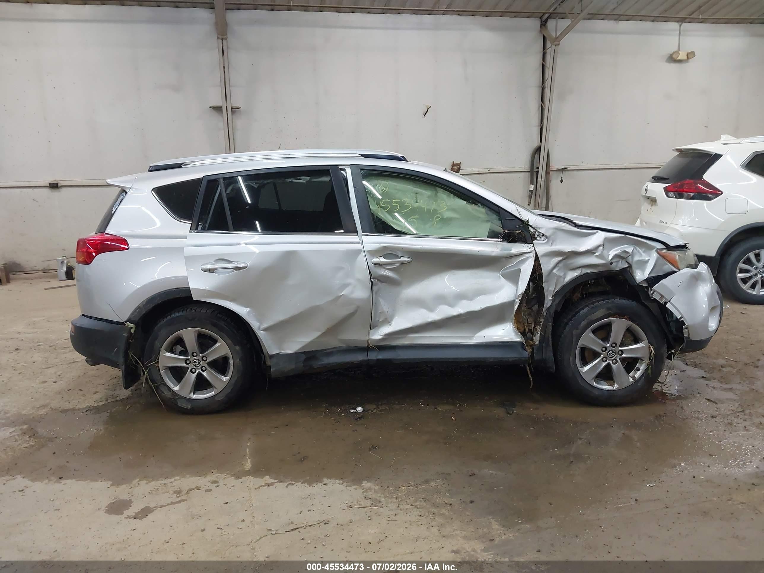 2015 Toyota Rav4 Xle Silver vin: JTMRFREV9FJ014495