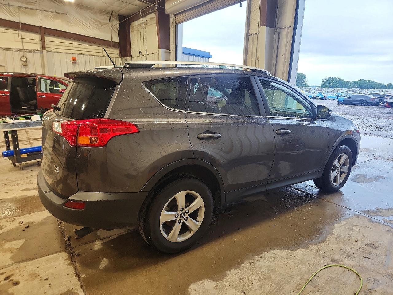 2015 Toyota Rav4 Xle Серый vin: JTMRFREV9FJ021608