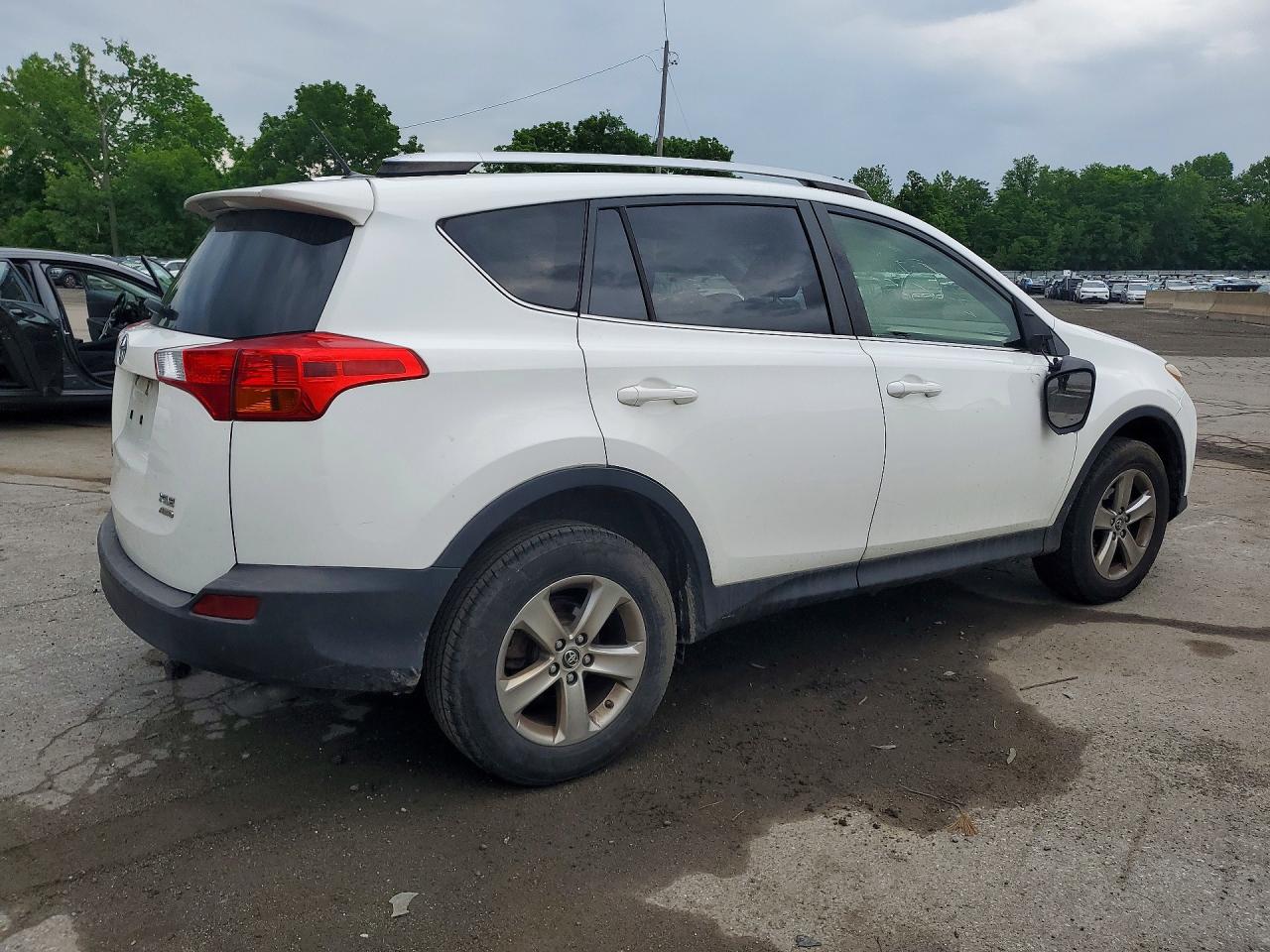 2015 Toyota Rav4 Xle White vin: JTMRFREV9FJ047030
