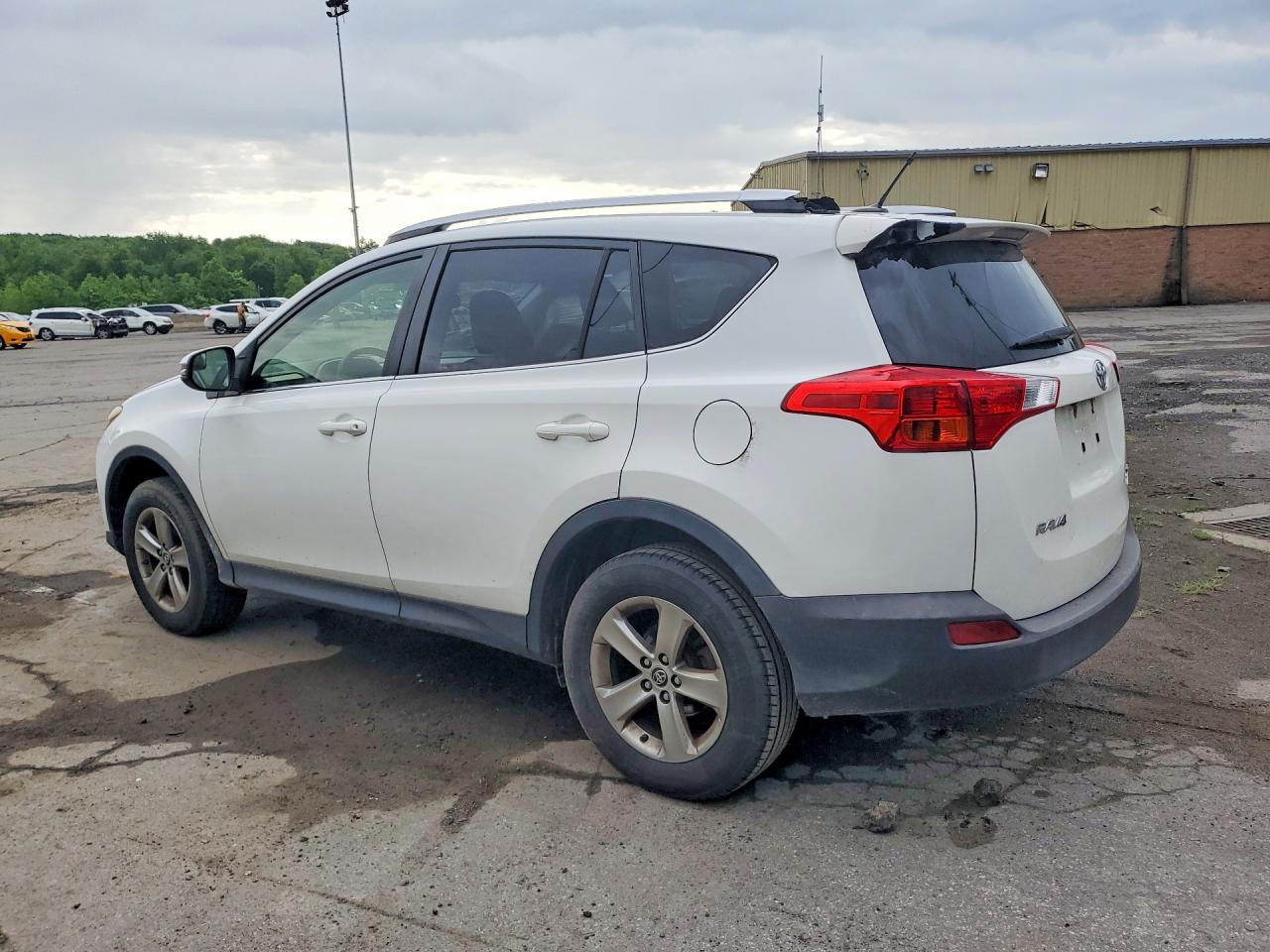 2015 Toyota Rav4 Xle White vin: JTMRFREV9FJ047030