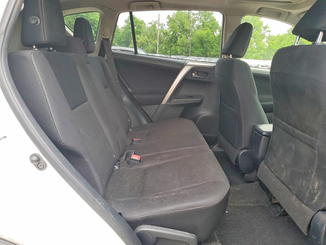 2015 Toyota Rav4 Xle White vin: JTMRFREV9FJ047030