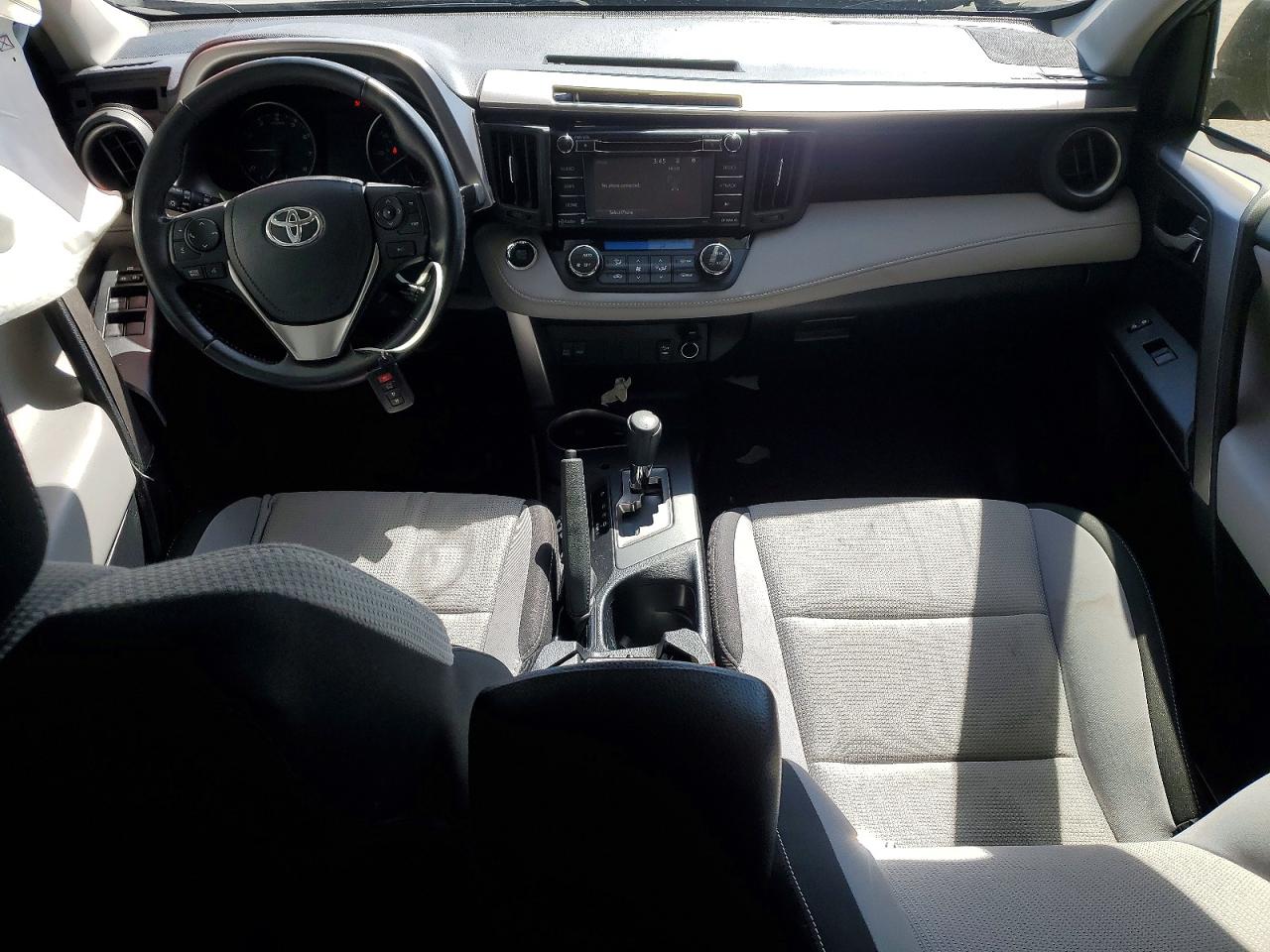 2018 Toyota Rav4 Xle Серебряный vin: JTMRFREV9JD257425